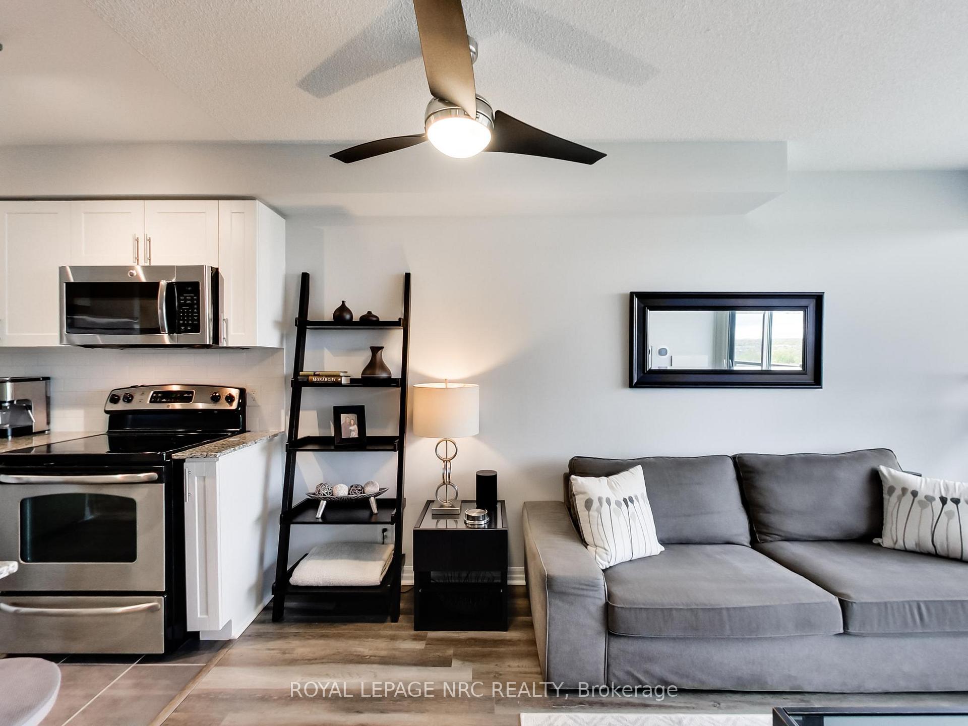 2 Bedrooms Co-op at 1940 Ironstone, Burlington For sale