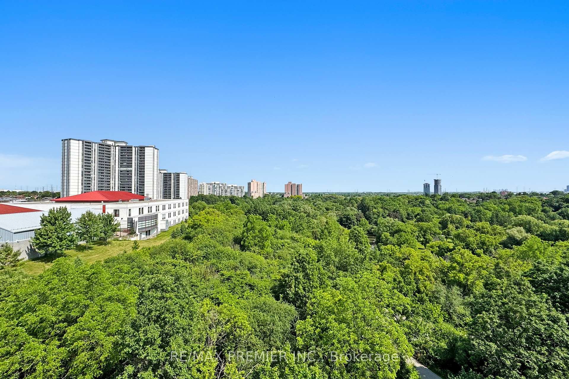 3 Bedrooms Condo at 1 Rowntree, Toronto For sale
