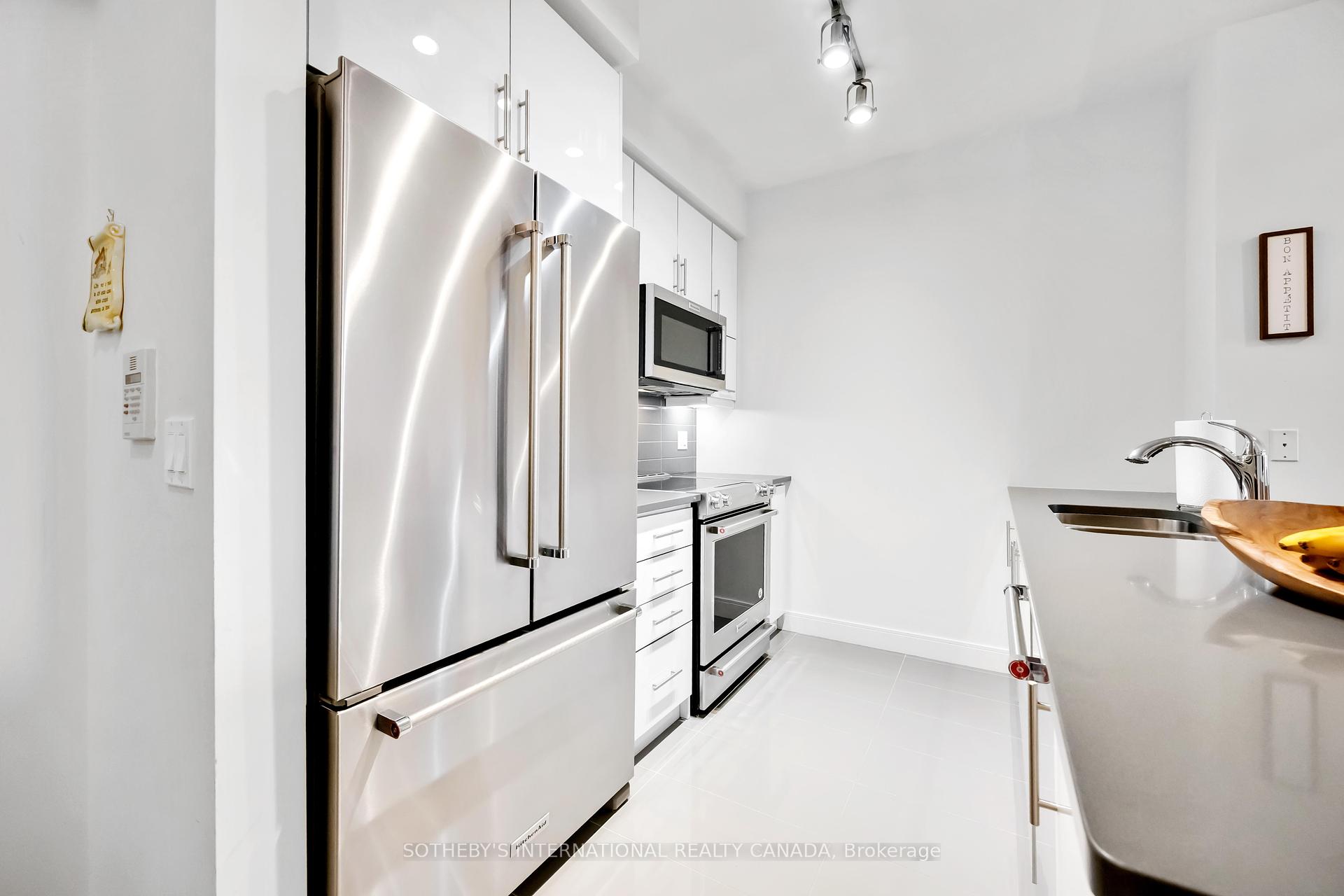 2 Bedrooms Condo at 825 Church, Toronto For sale