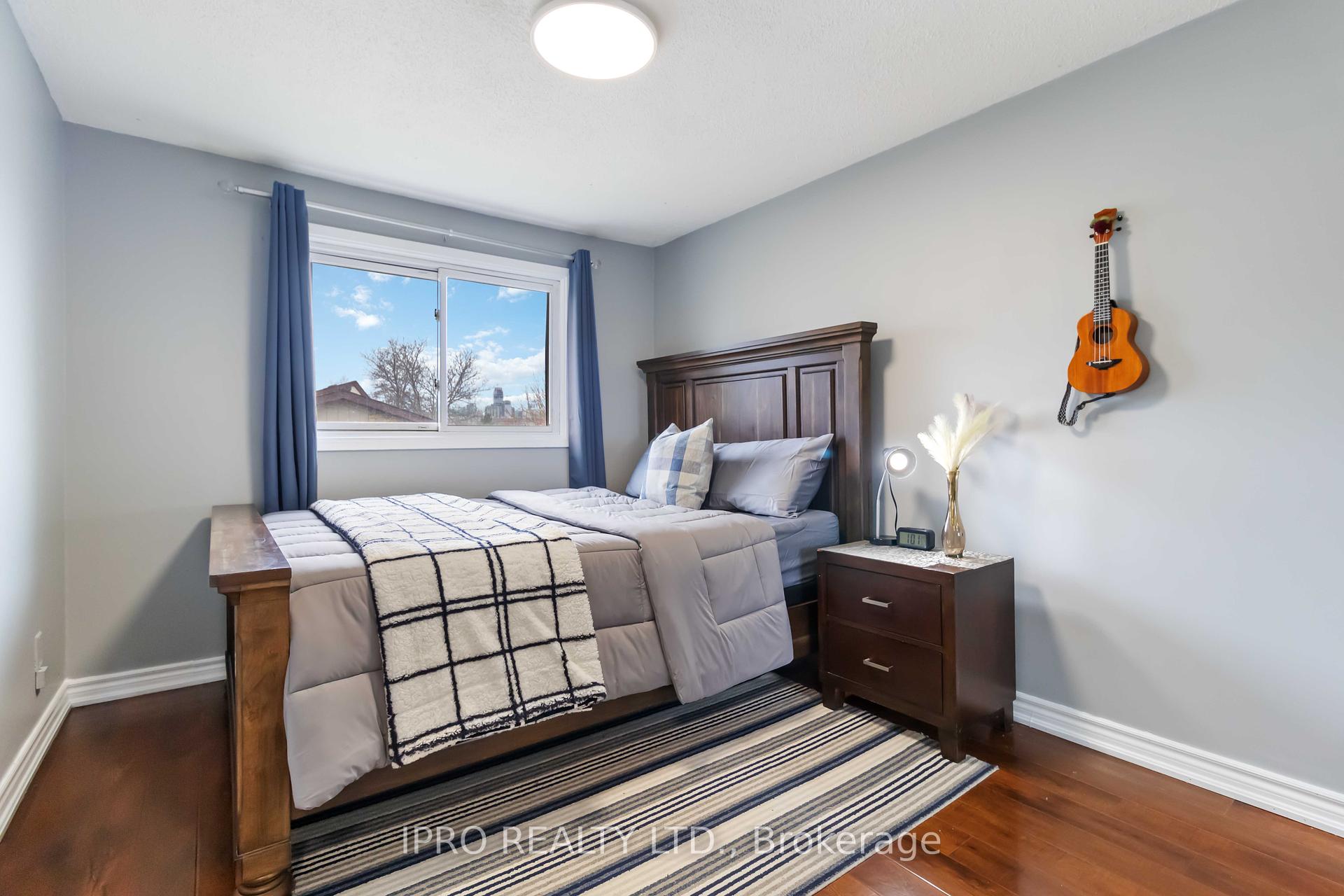 3 Bedrooms Condo at 3345 Silverado, Mississauga For sale