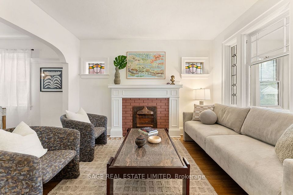 32 Greenwood Avenue