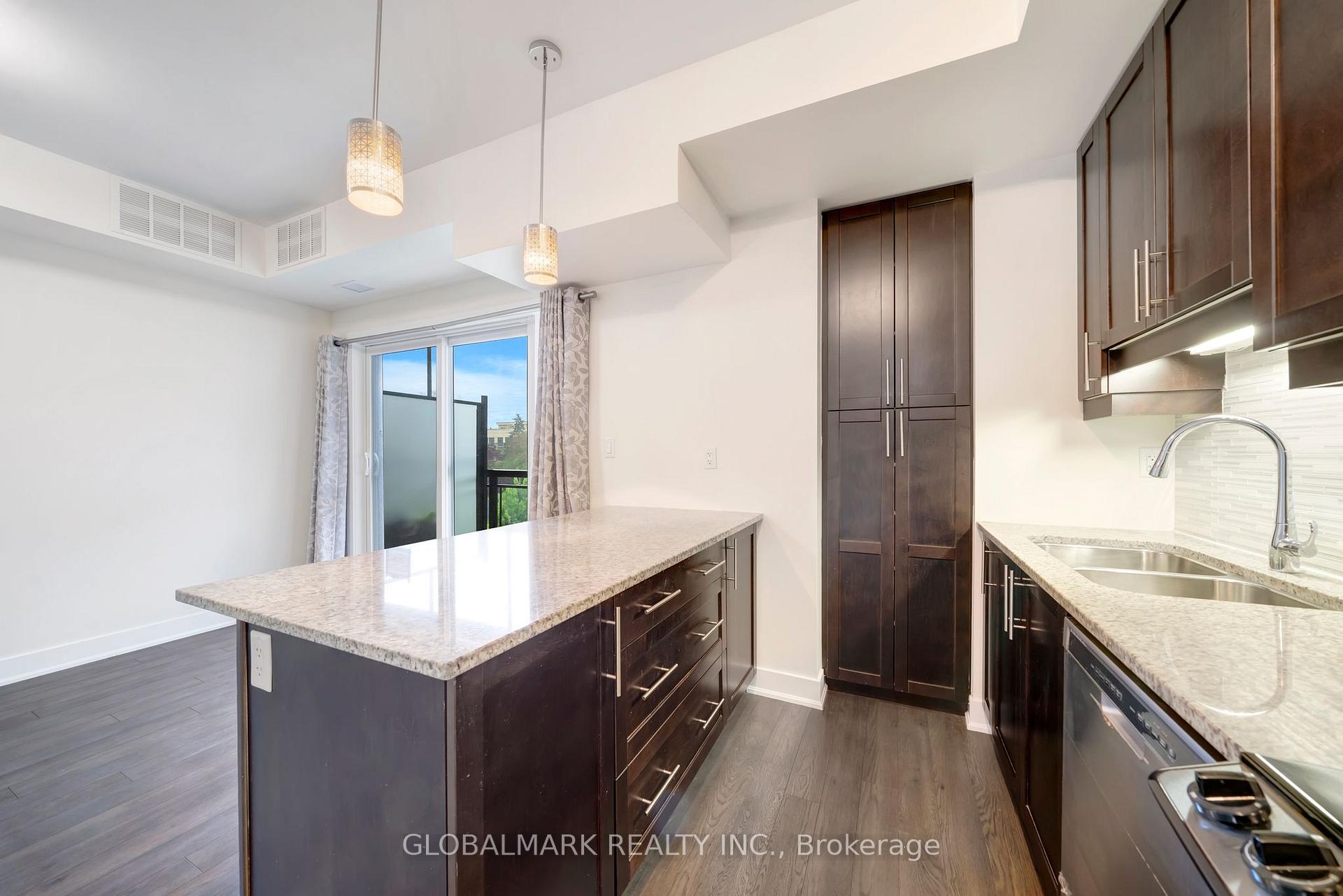 2 Bedrooms Condo at 128 Garden, Oakville For sale
