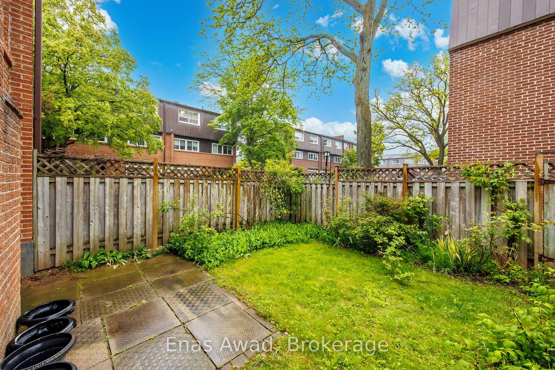3 Bedrooms Condo at 74 Black Hawk, Toronto For sale