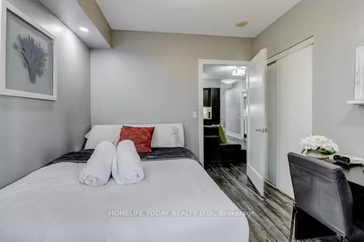 3 Bedrooms Condo at 300 Front, Toronto For sale