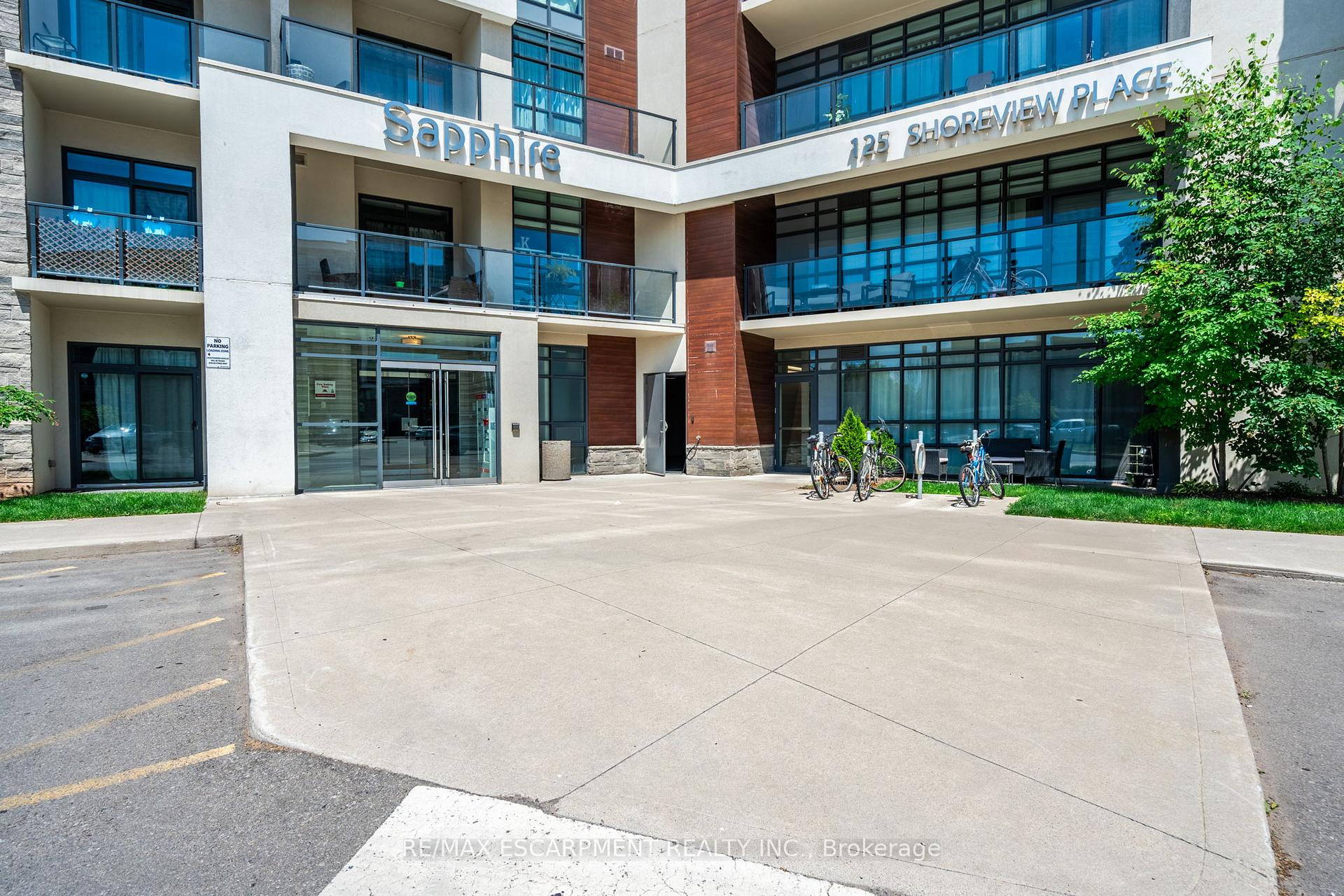 2 Bedrooms Condo at 125 Shoreview, Hamilton For sale