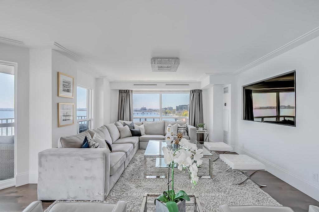 2 Bedrooms Condo at 2190 Lakeshore, Burlington For sale