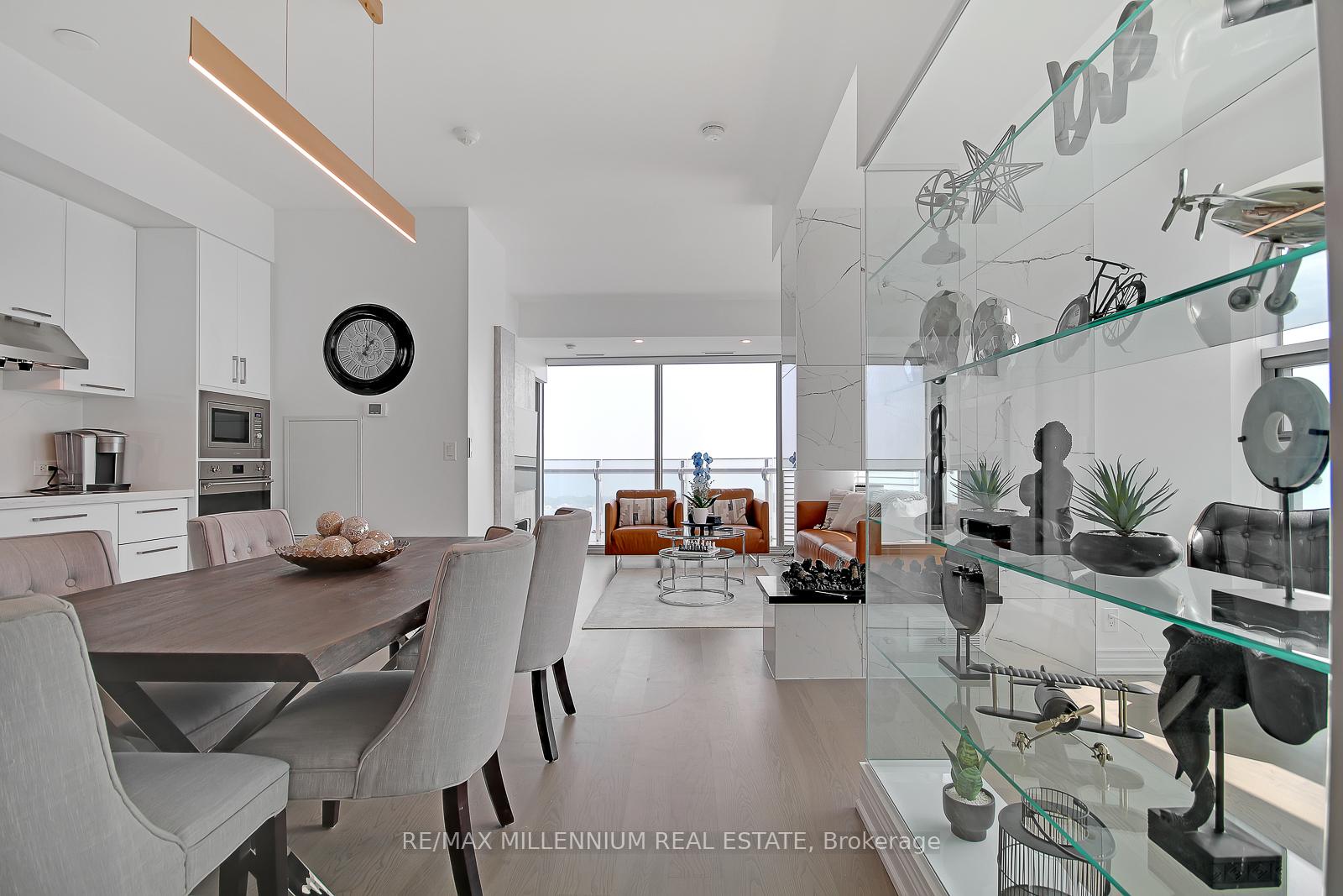 3 Bedrooms Condo at 12 York,  Toronto For sale