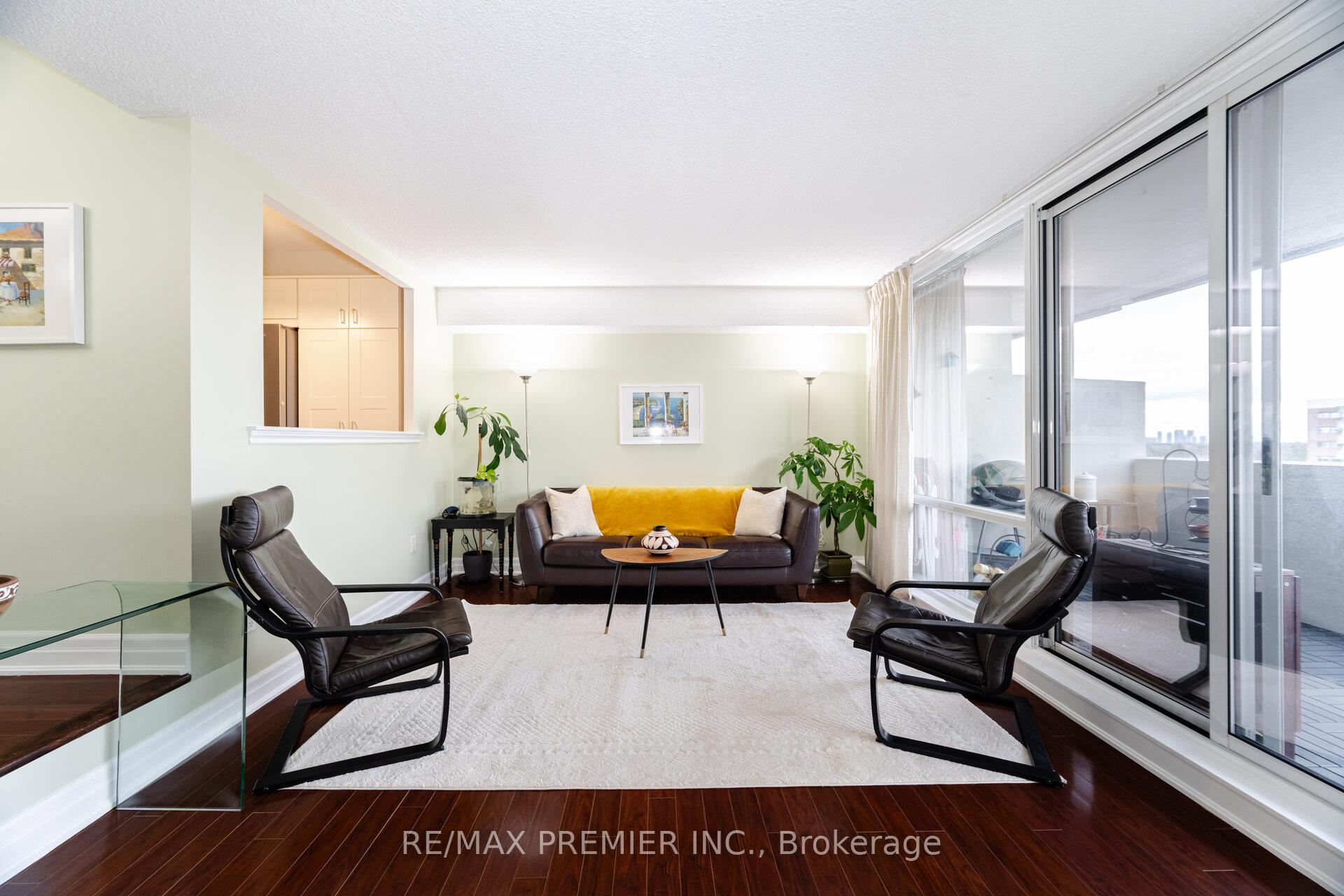 2 Bedrooms Condo at 270 Scarlett, Toronto For sale