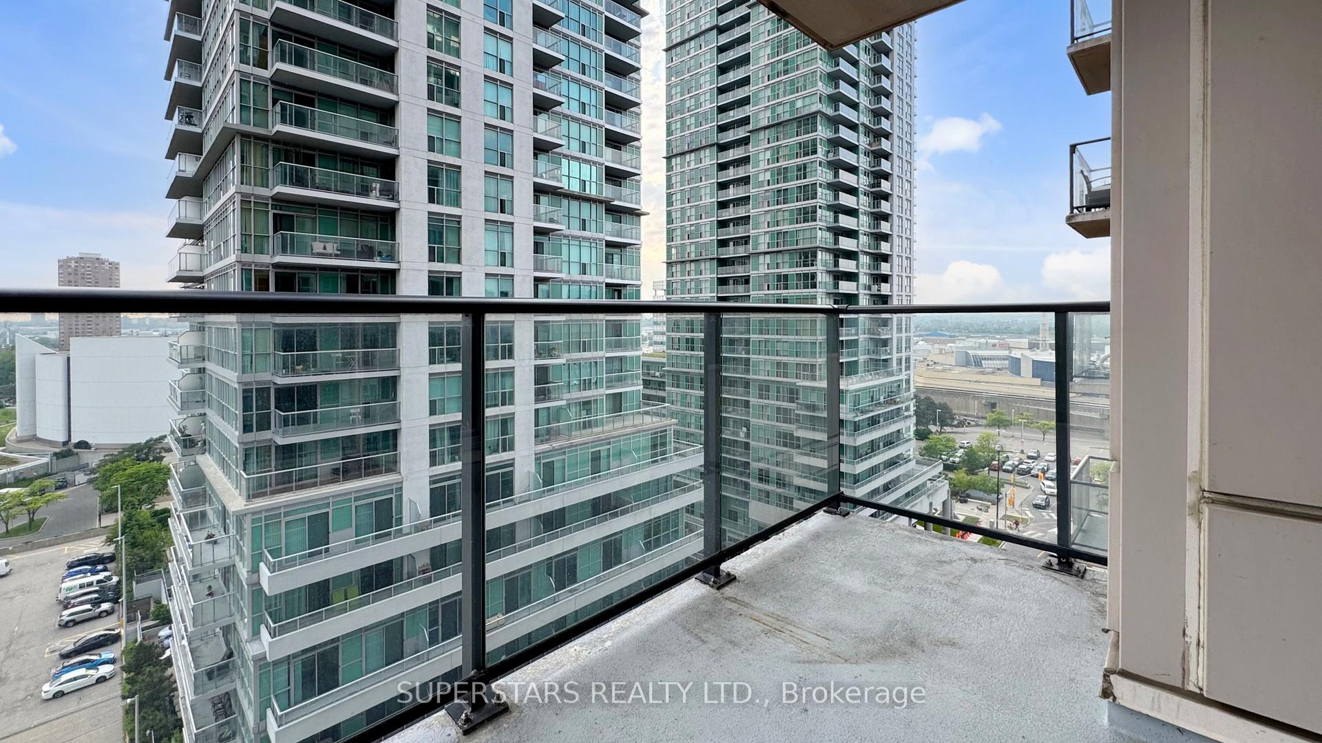 2 Bedrooms Condo at 25 Town Centre, Toronto For sale