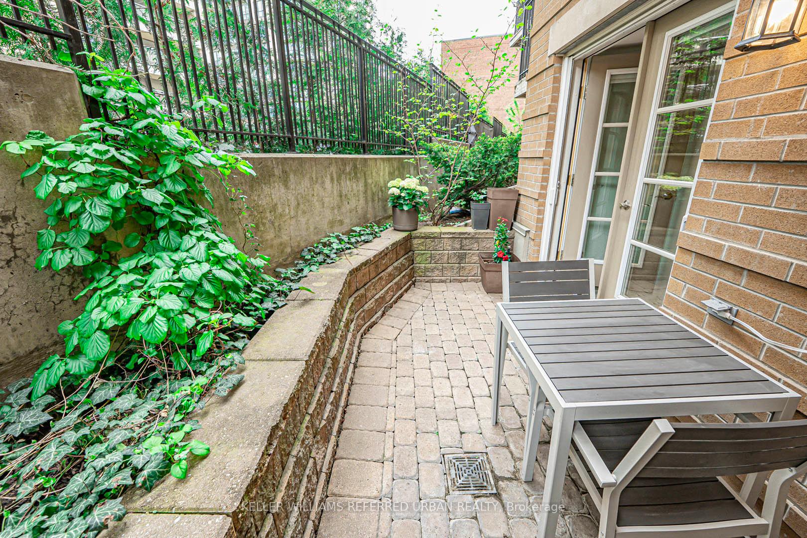 2 Bedrooms Condo at 67 Pleasant, Toronto For sale