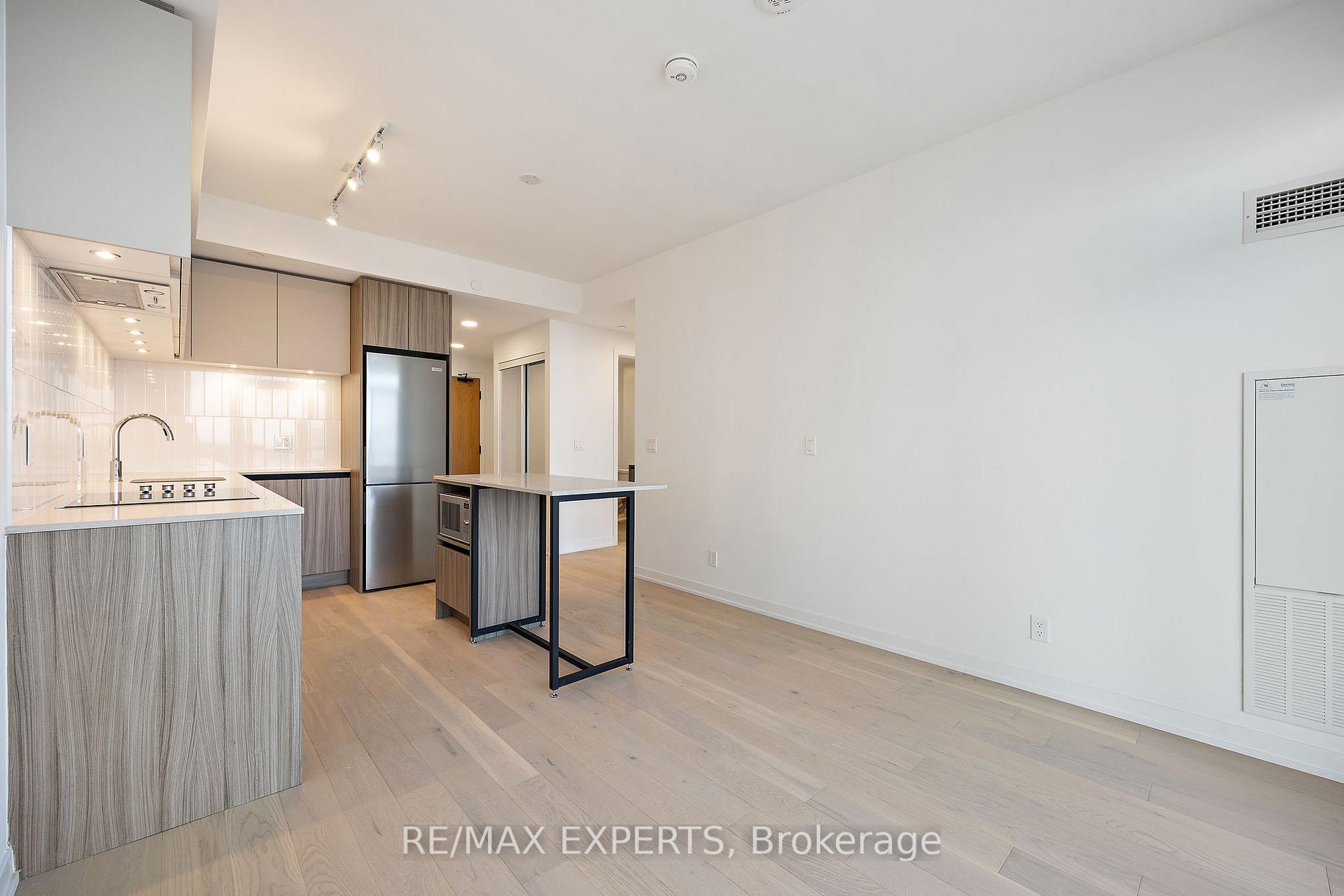 2 Bedrooms Condo at 7950 Bathurst, Vaughan For sale