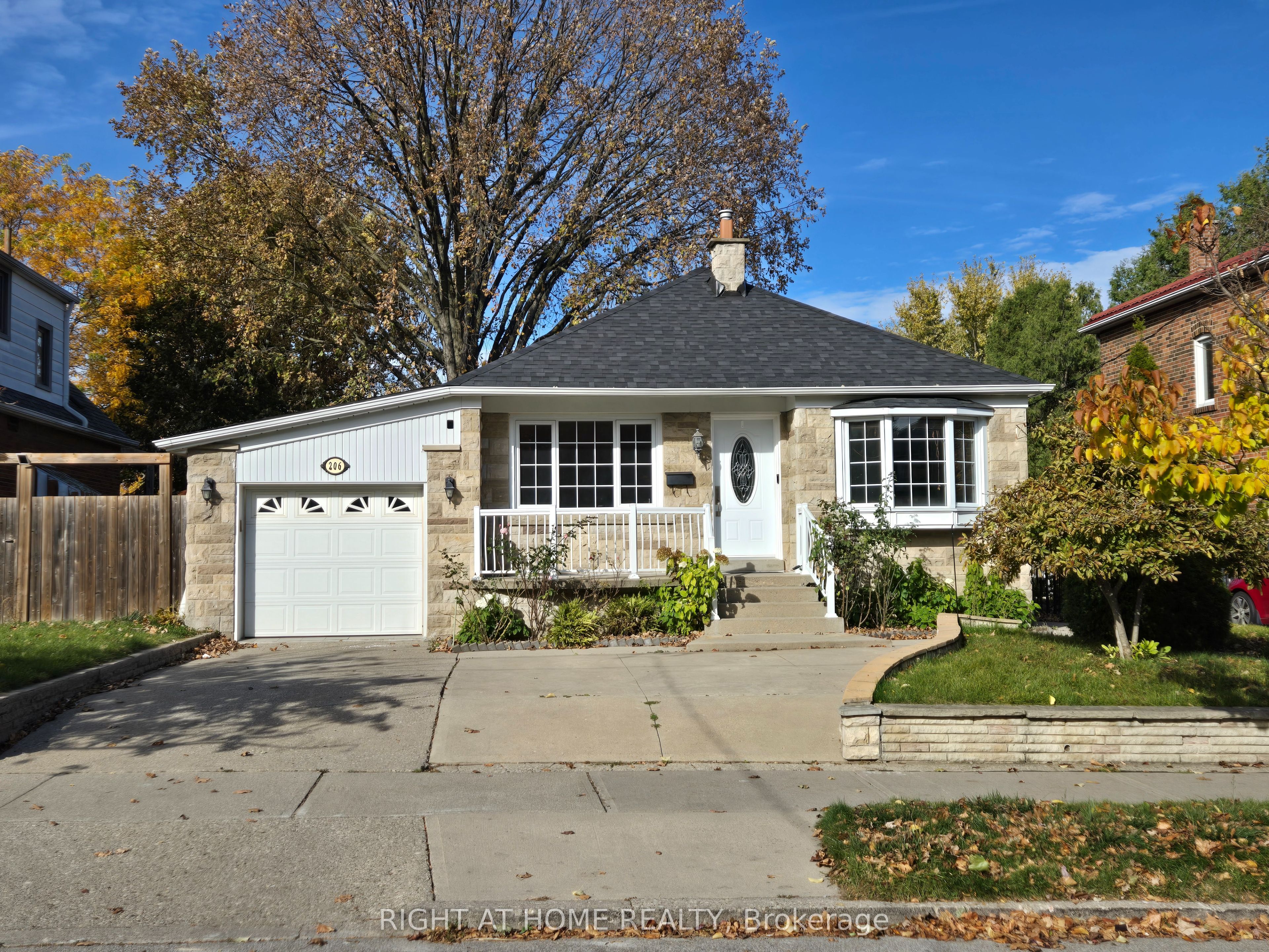 206 King Street, Toronto, ON M9N 1L7