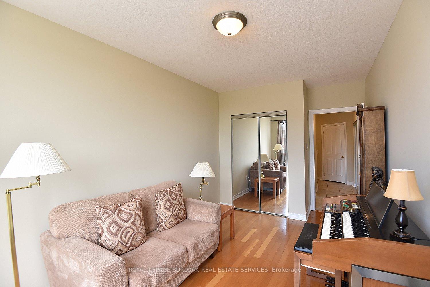 2 Bedrooms Condo at 1998 Ironstone, Burlington For sale