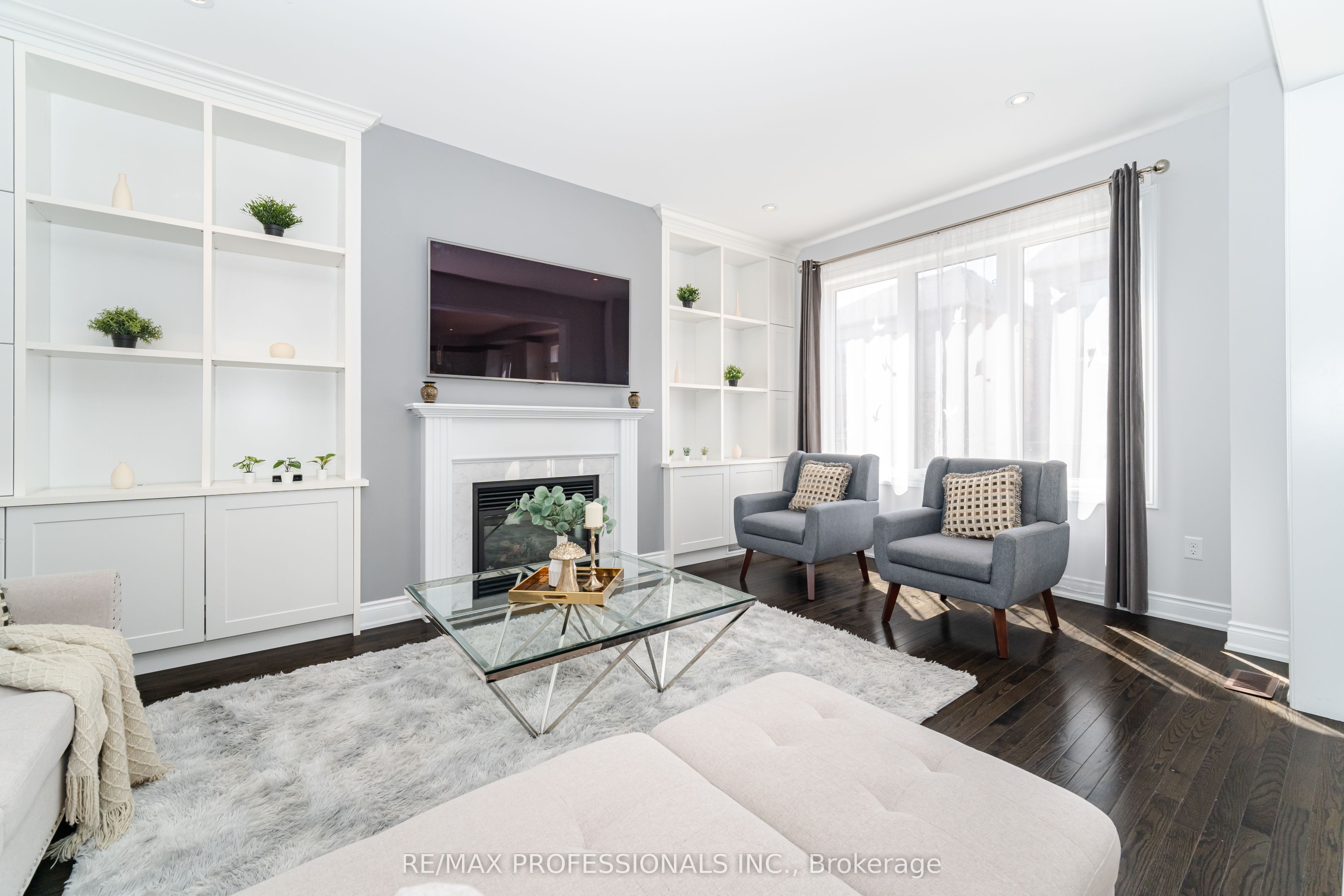 35 Lampman Crescent