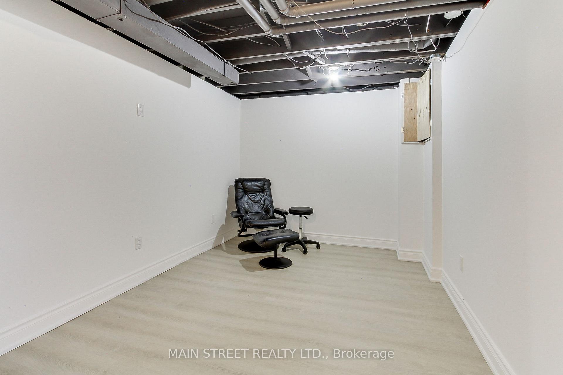 3 Bedrooms Condo at 725 Vermouth,  Mississauga For sale