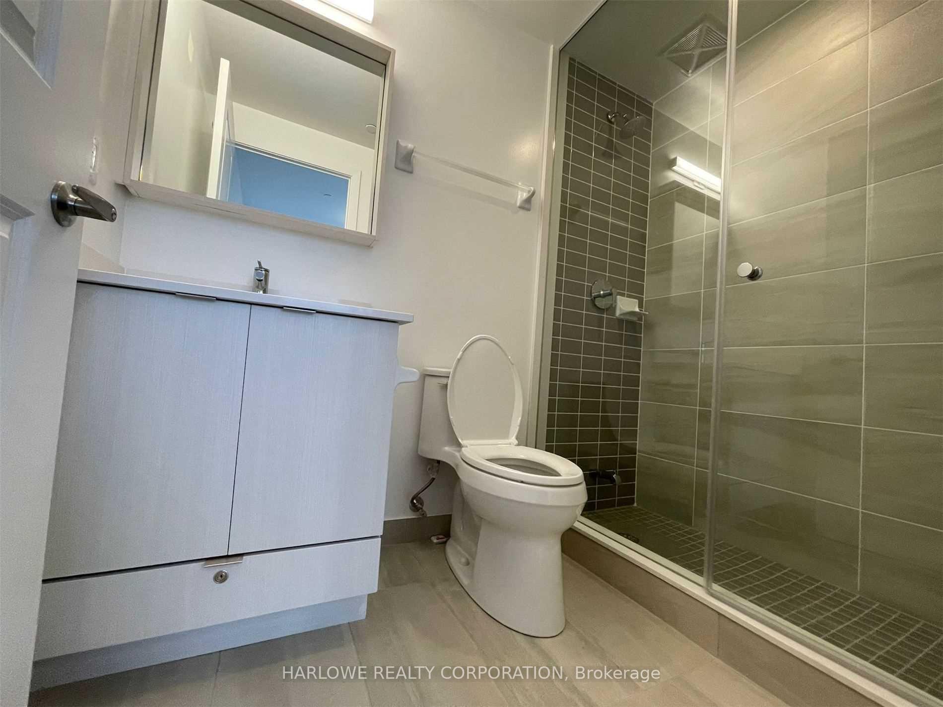 2 Bedrooms Condo at 4655 Metcalfe,  Mississauga For sale
