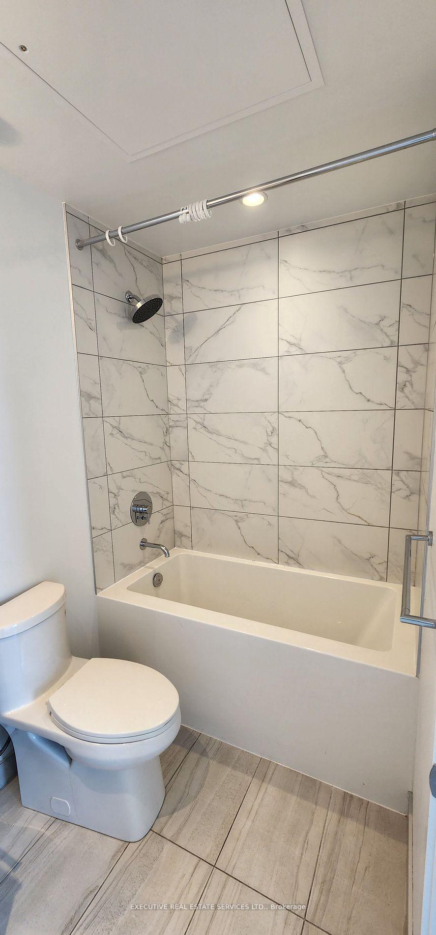3 Bedrooms Condo at 5 Buttermill, Vaughan For sale