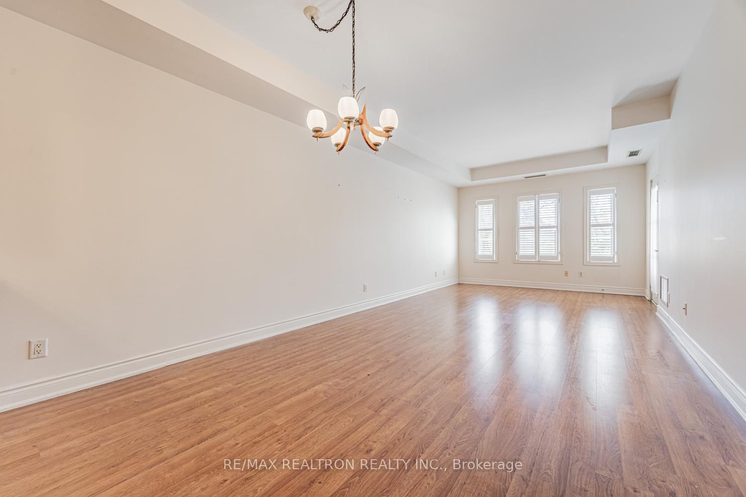 2 Bedrooms Condo at 9901 Keele, Vaughan For sale