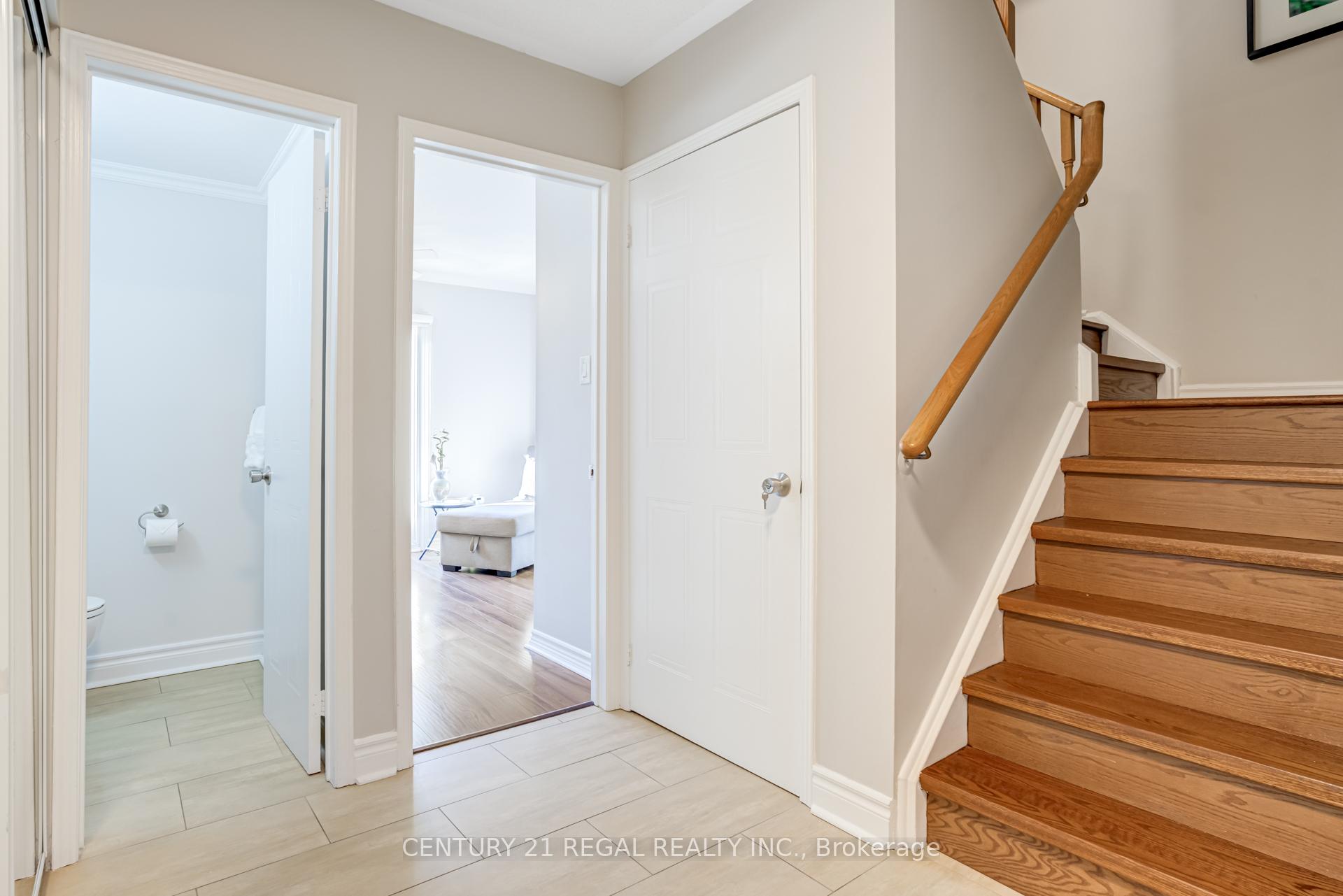 3 Bedrooms Condo at 45 Bristol, Mississauga For sale