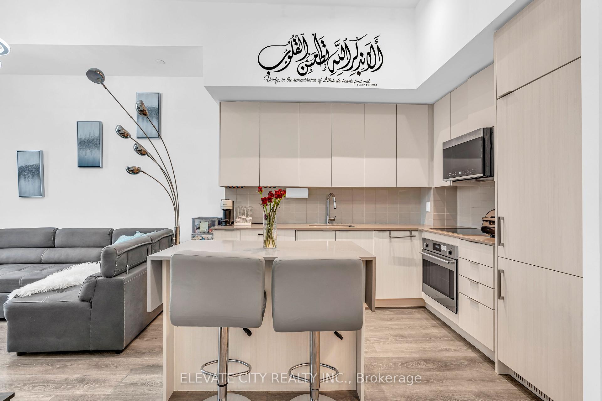 2 Bedrooms Condo at 2489 Taunton, Oakville For sale