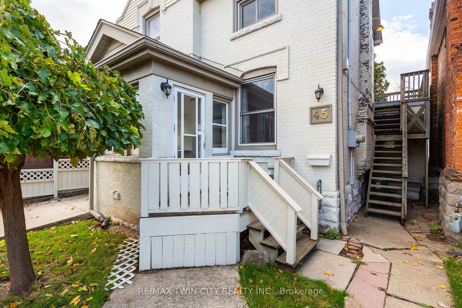 4 Bedrooms Other at 45 East Bend, Hamilton For sale