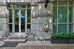 38 Avenue Road 111