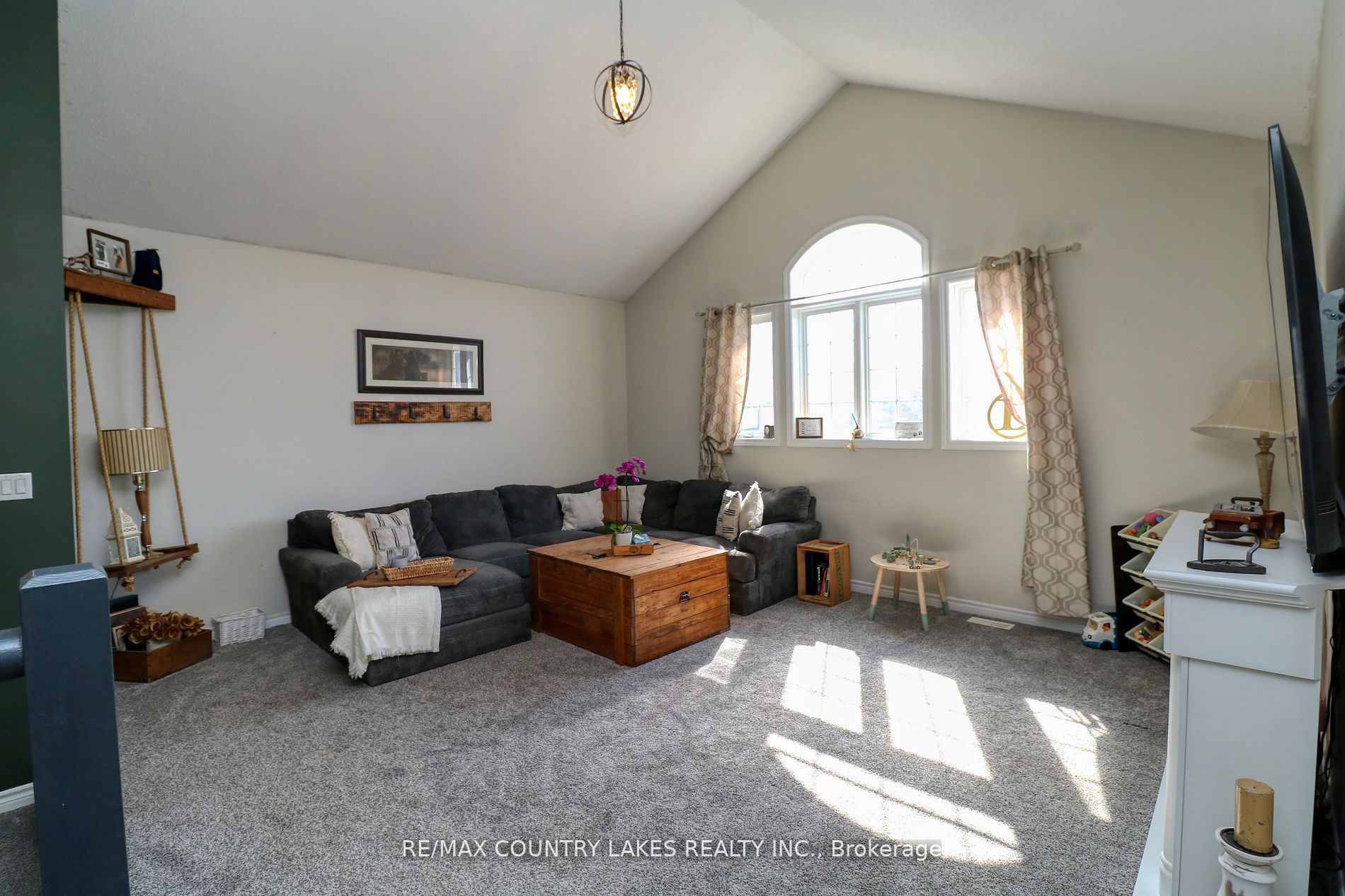 8 Fallingbrook Crescent