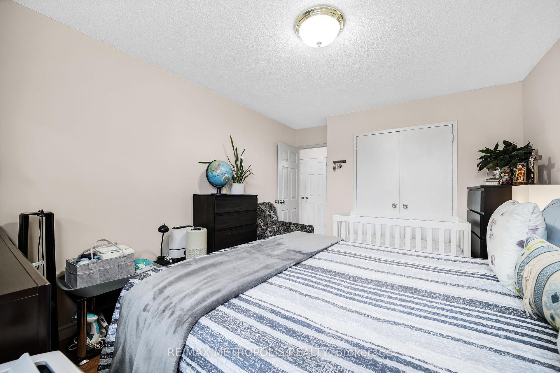 3 Bedrooms Condo at 5 Parkway Forest, Toronto For sale