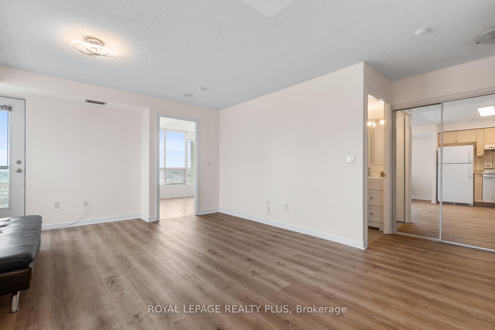 1 Bedroom Condo at 2545 Erin Centre,  Mississauga For sale