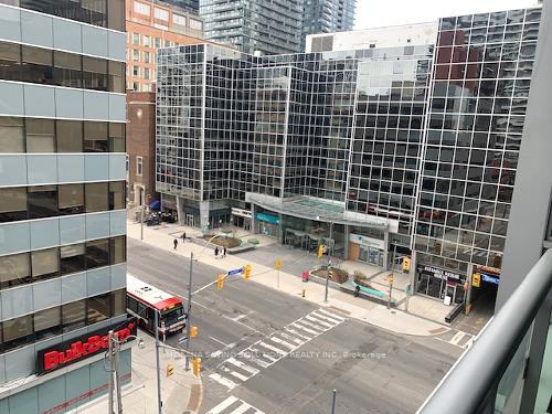 2 Bedrooms Condo at 89 Dunfield,  Toronto For sale