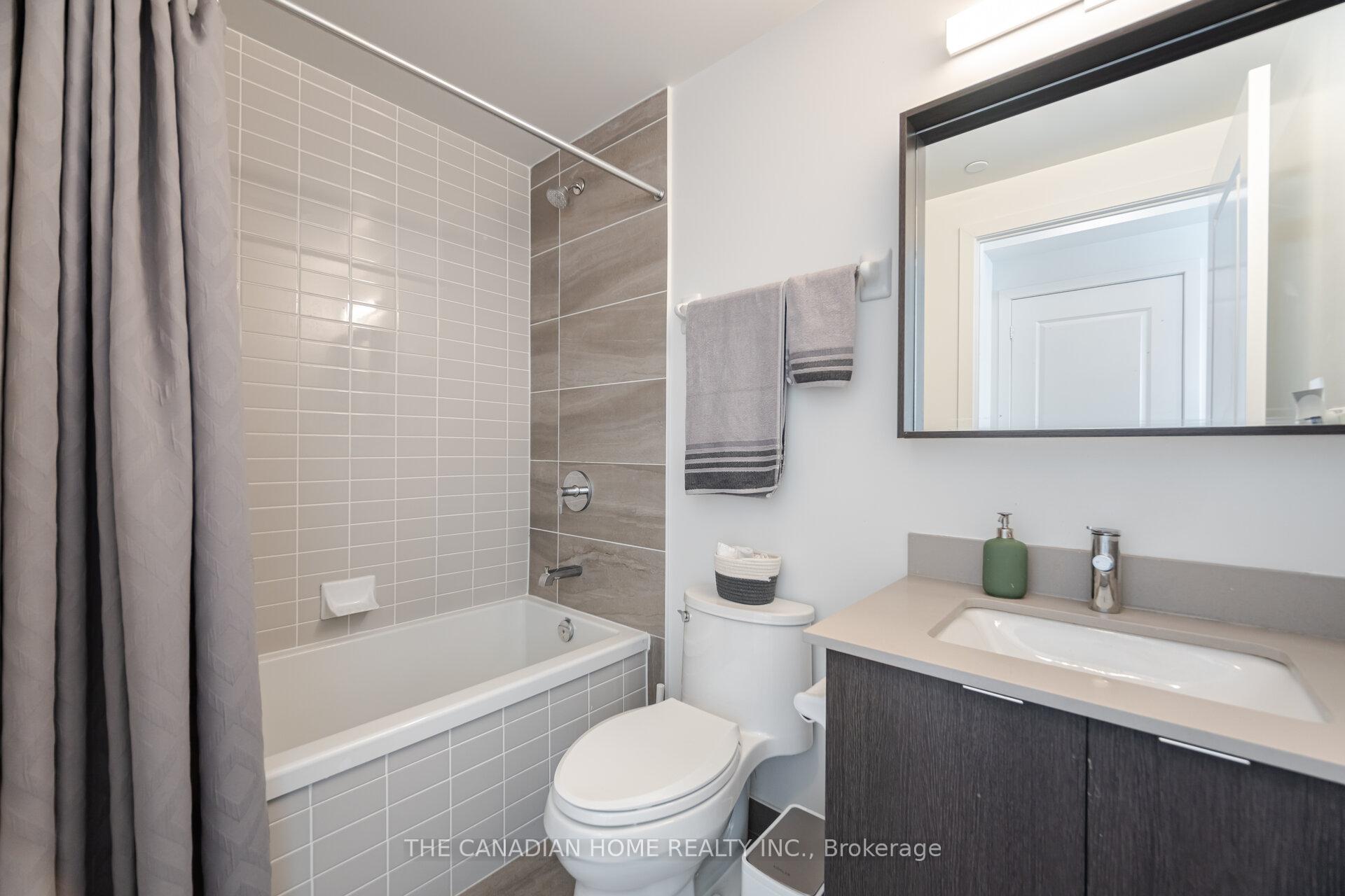 3 Bedrooms Condo at 4655 Metcalfe, Mississauga For sale