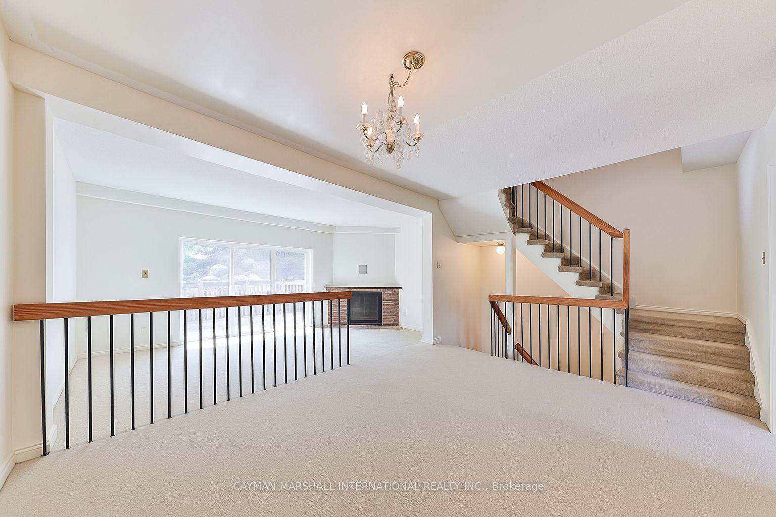 3 Bedrooms Condo at 1160 Walden, Mississauga For sale