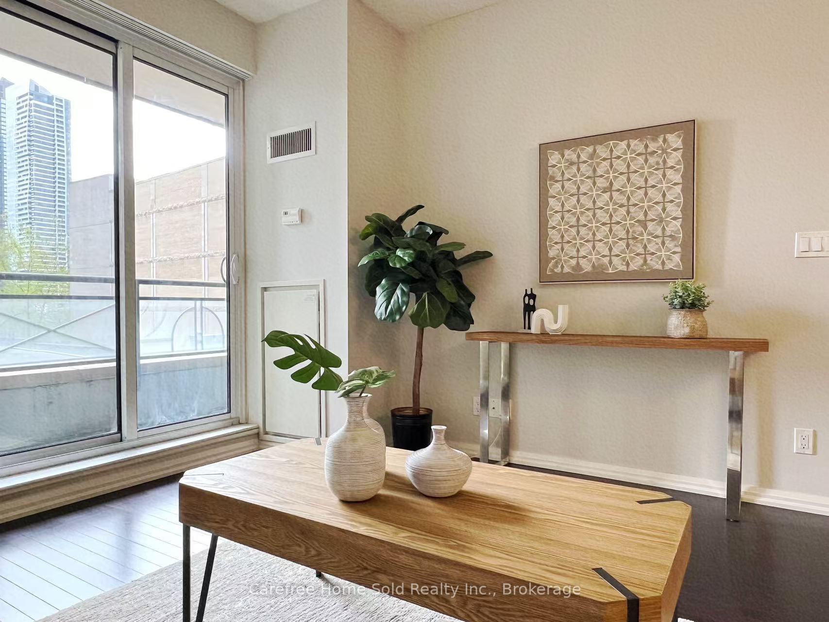 2 Bedrooms Condo at 35 Hayden, Toronto For sale