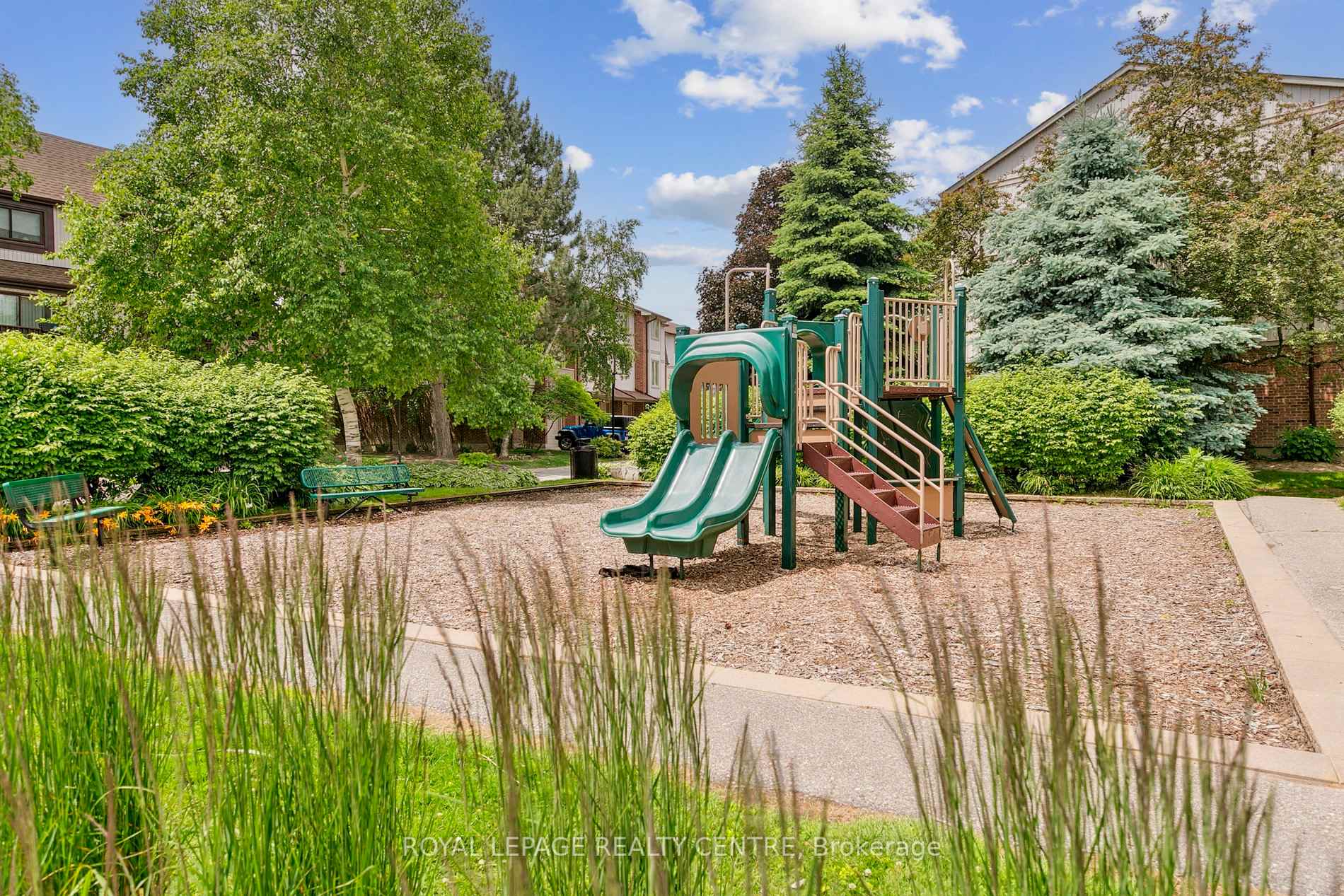 3 Bedrooms Condo at 1110 Walden, Mississauga For sale