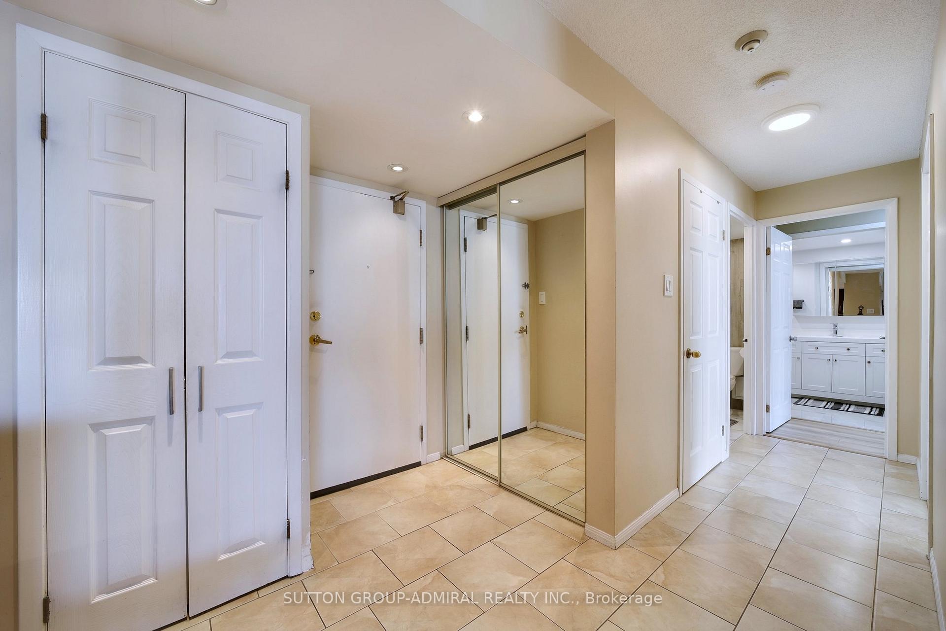 2 Bedrooms Condo at 2091 Hurontario, Mississauga For sale