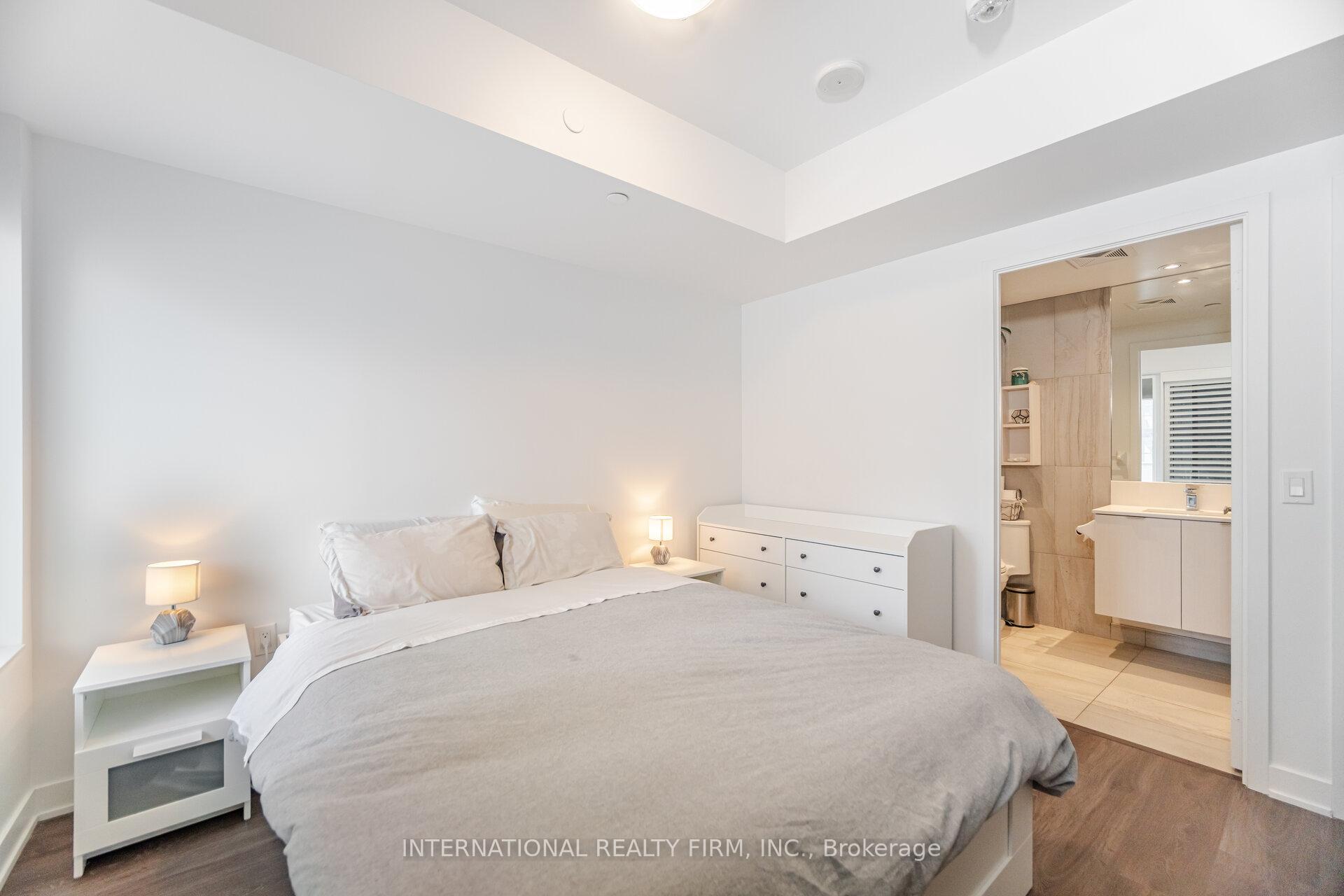 2 Bedrooms Condo at 99 Broadway, Toronto For sale