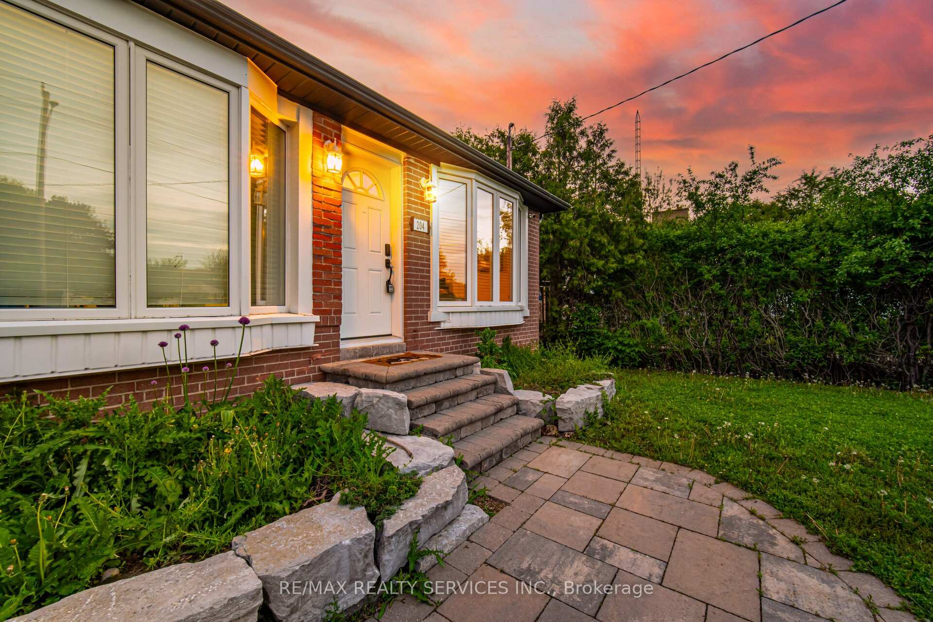 204 Craydon Road, Whitby, ON L1N 2B6