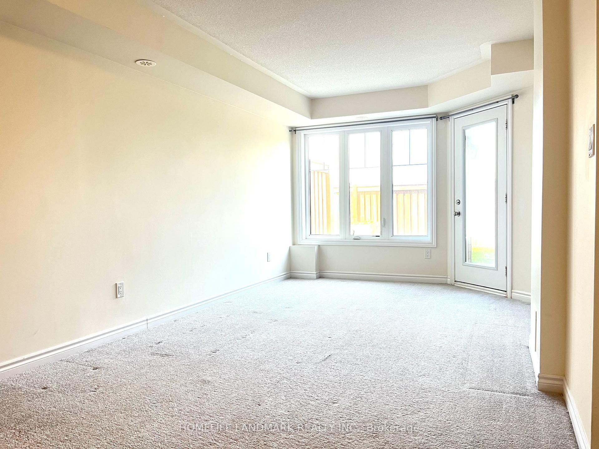 3 Bedrooms Condo at 13 Eaton Park, Toronto For sale
