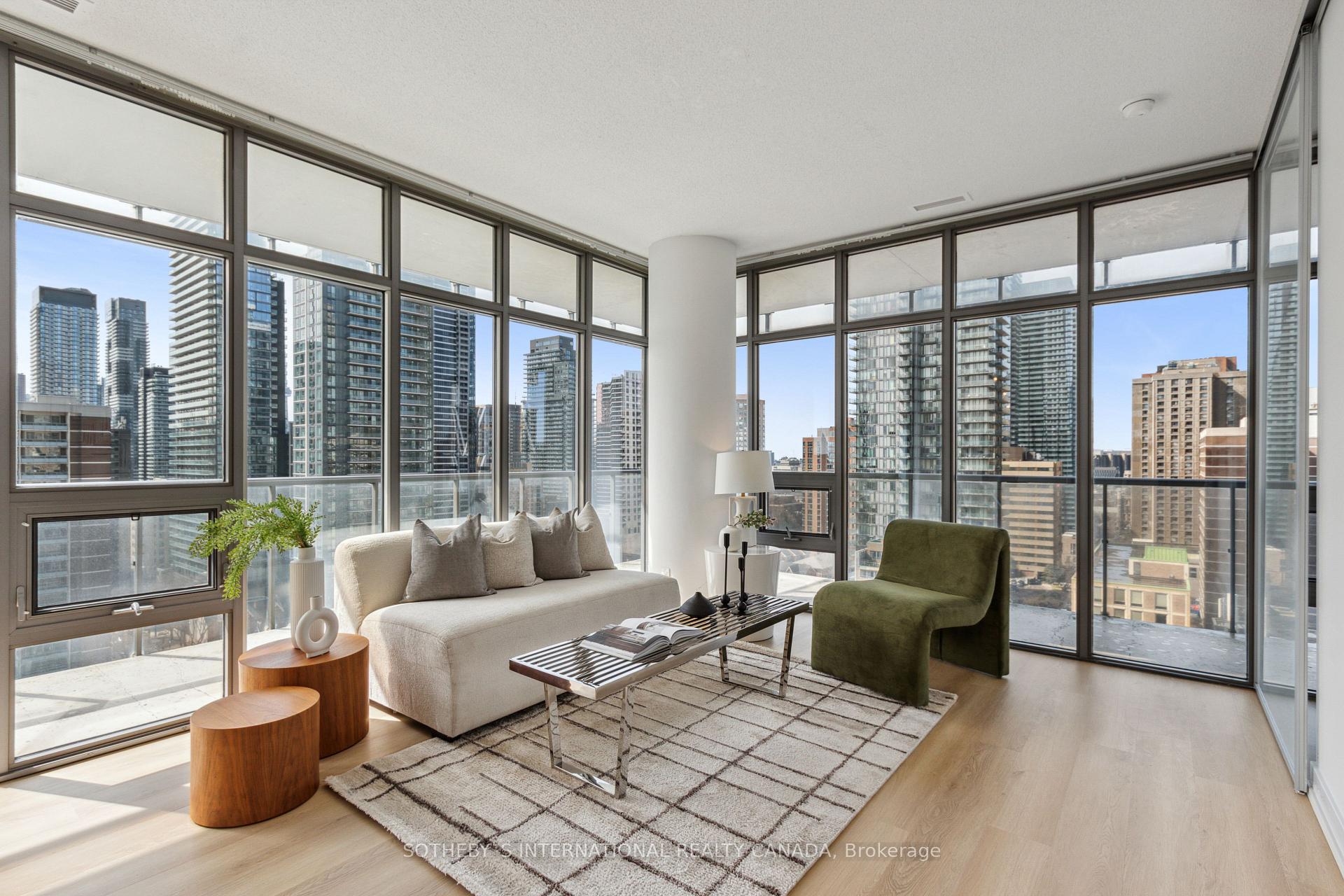 2 Bedrooms Condo at 33 Charles,  Toronto For sale
