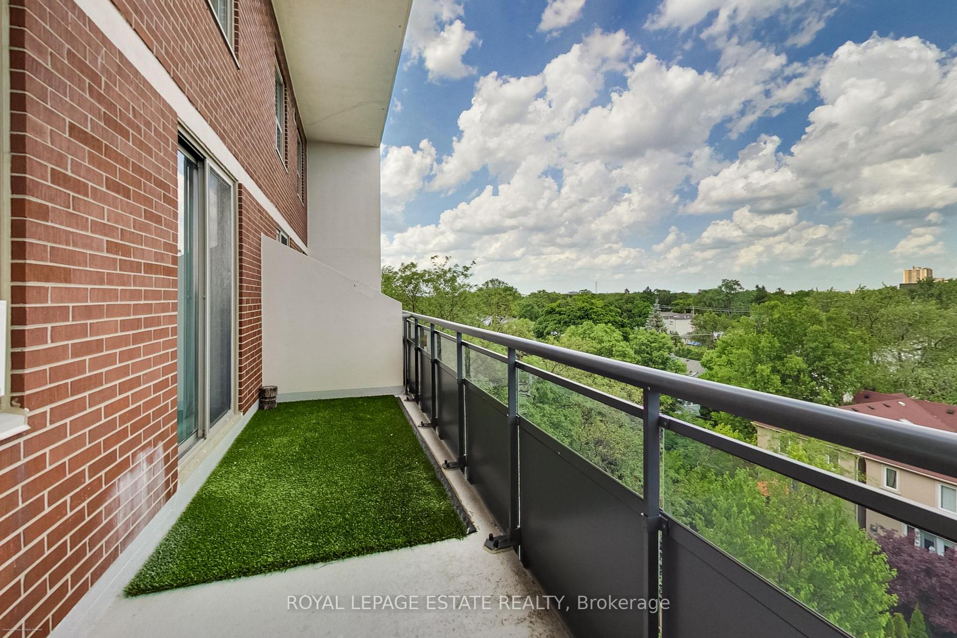 2 Bedrooms Condo at 1071 woodbine, Toronto For sale