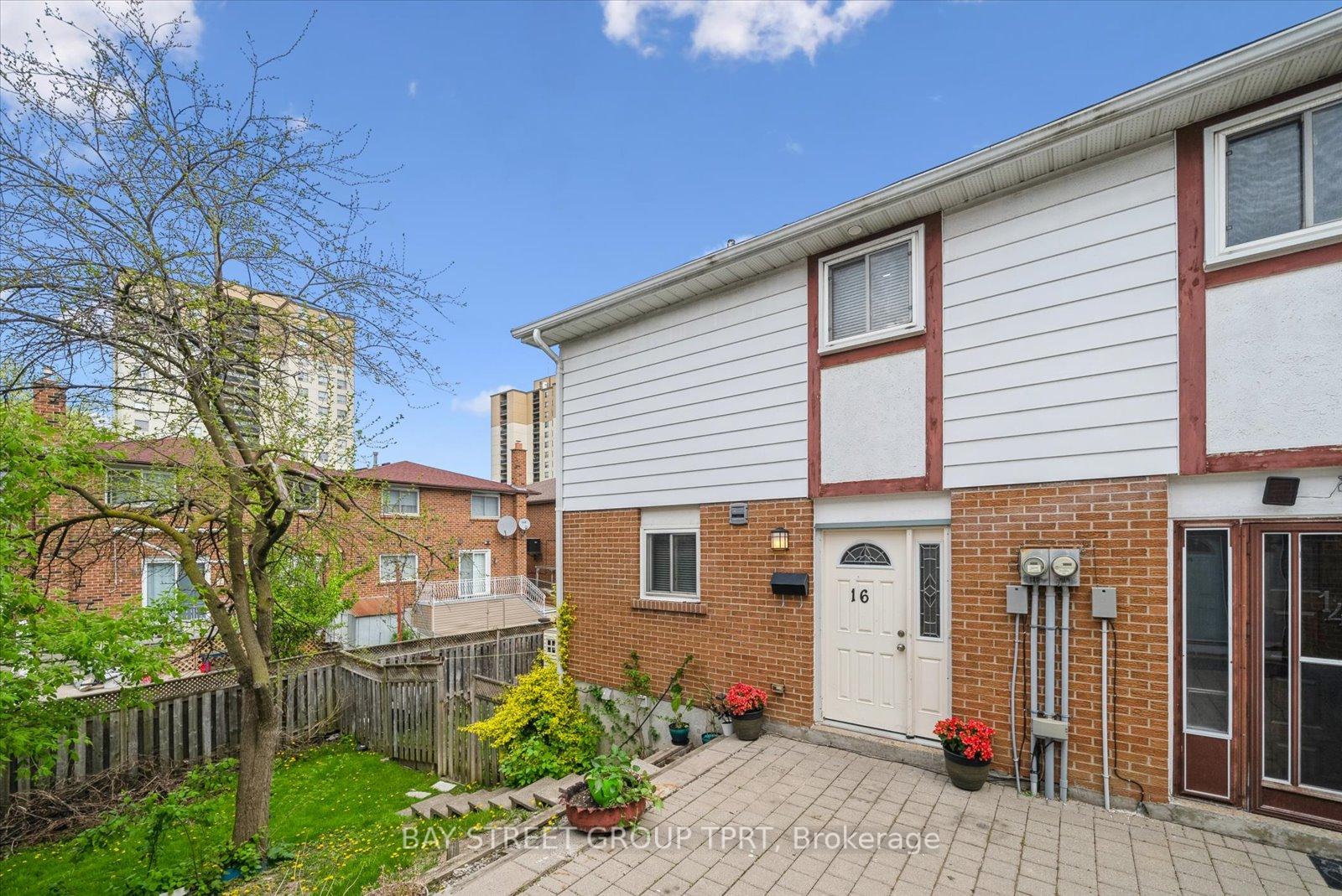 4 Bedrooms Condo at 16 Bur Oak, Toronto For sale