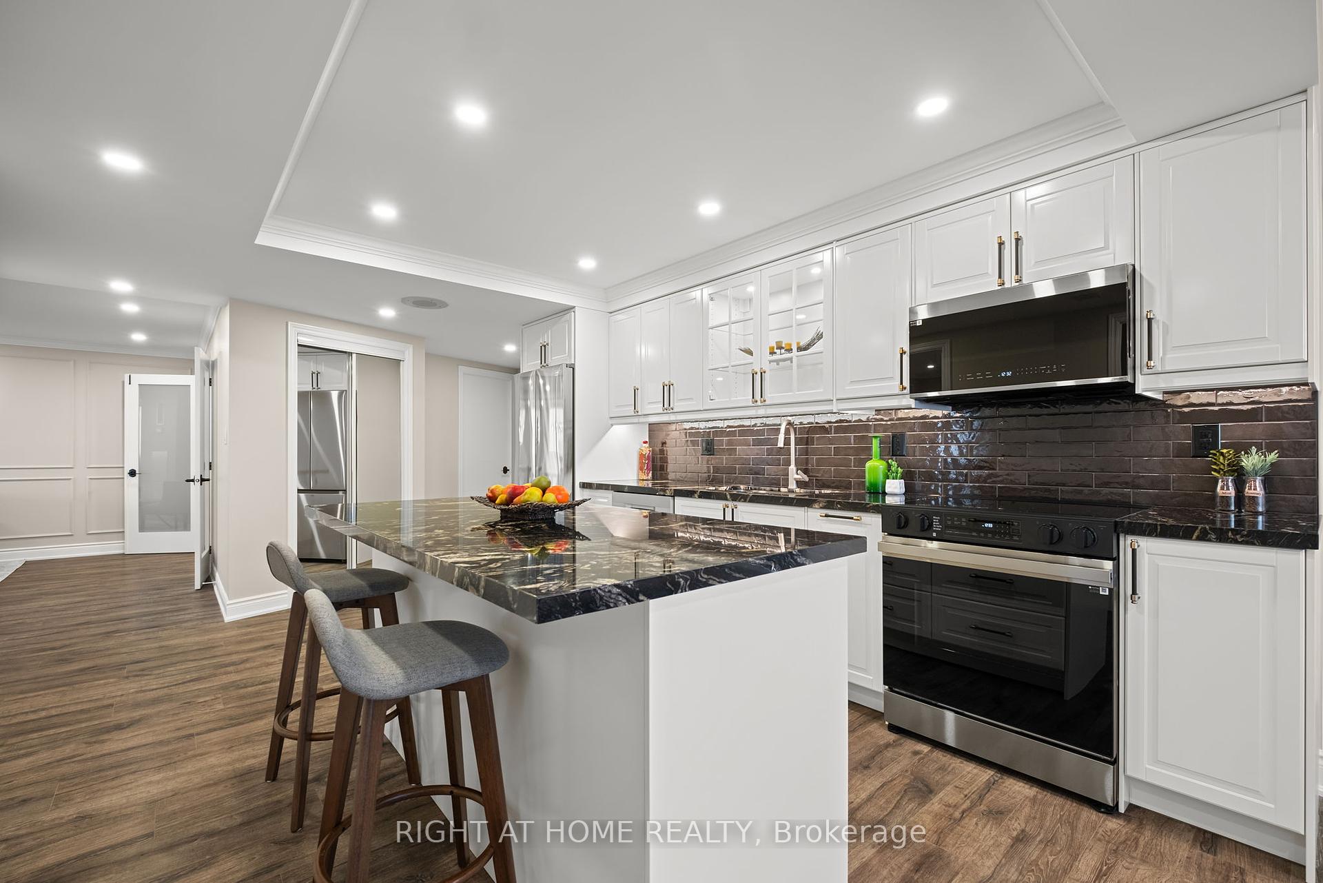 4 Bedrooms Condo at 3303 Don Mills,  Toronto For sale