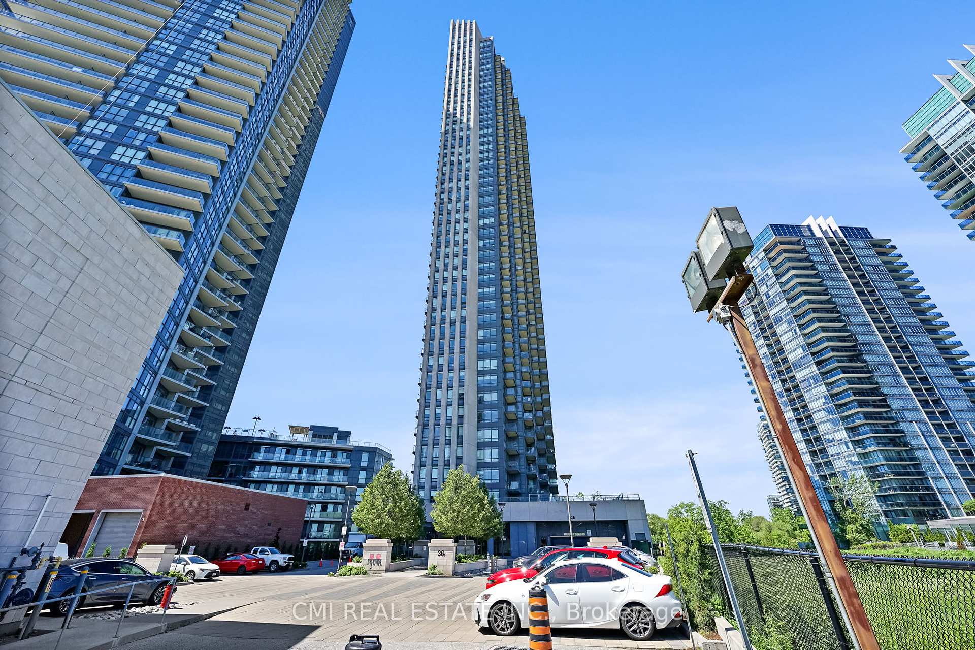 2 Bedrooms Condo at 36 Park Lawn, Toronto For sale