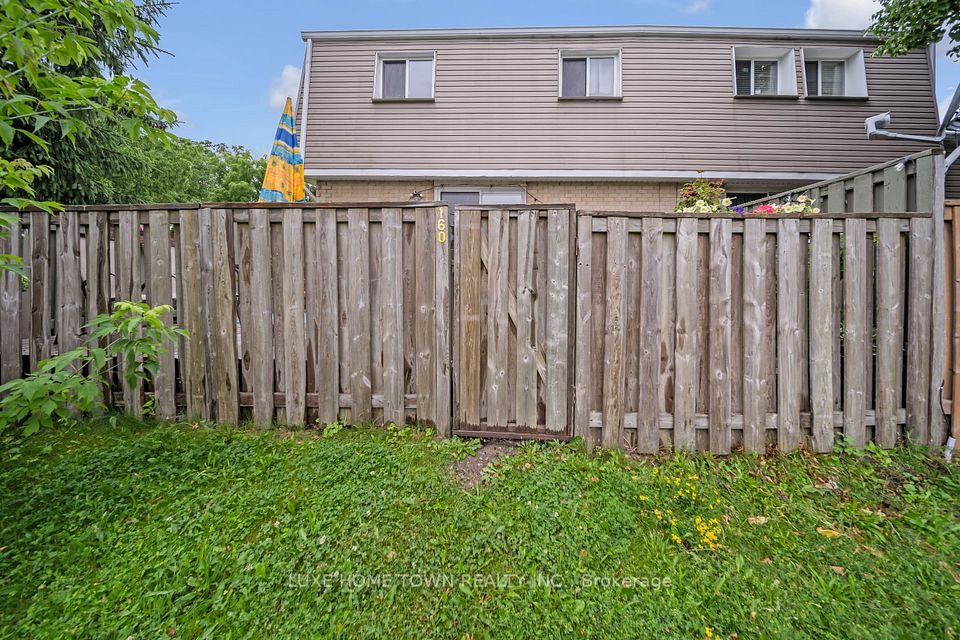 https://trreb-image.ampre.ca/J-N8QkussD0soDWsuKVttJR1-d5jcOuTlOBULqcJT2A/rs:fit:960:960/wm:.5:so:0:50:.4/wmsh:10/wmt:PHNwYW4gZm9yZWdyb3VuZD0nd2hpdGUnIGZvbnQ9JzY4Jz5MVVhFIEhPTUUgVE9XTiBSRUFMVFkgSU5DLiwgQnJva2VyYWdlPC9zcGFuPg/cb:20250203190135/L3RycmViL2xpc3RpbmdzLzQwLzUyLzY0LzMxL3AvMGVjZmU0NDEtNzdhZi00NDcyLTg5NDEtYTllYzE3ZjYxZWEwLmpwZw.jpg