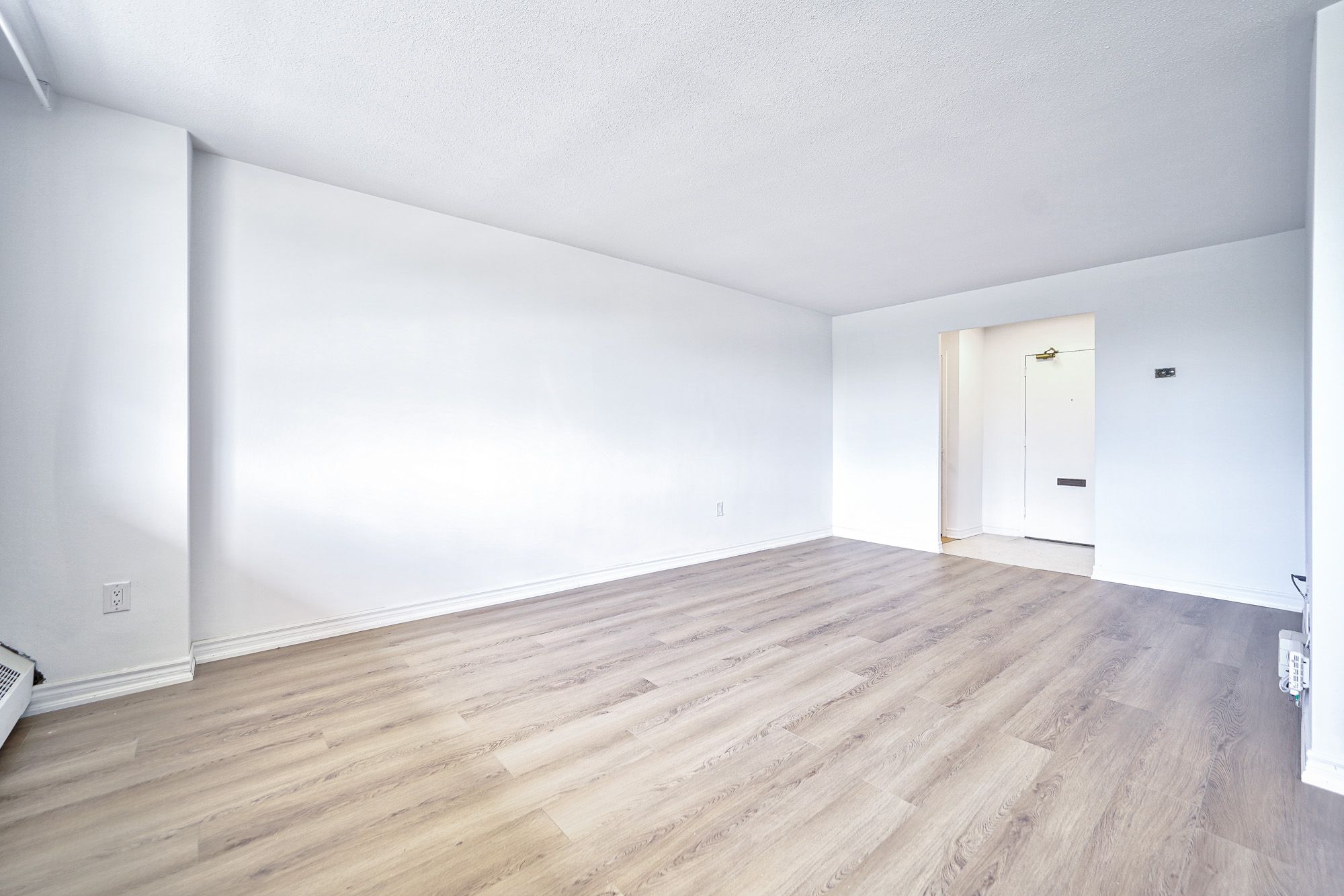 2000 Sheppard Avenue W 411