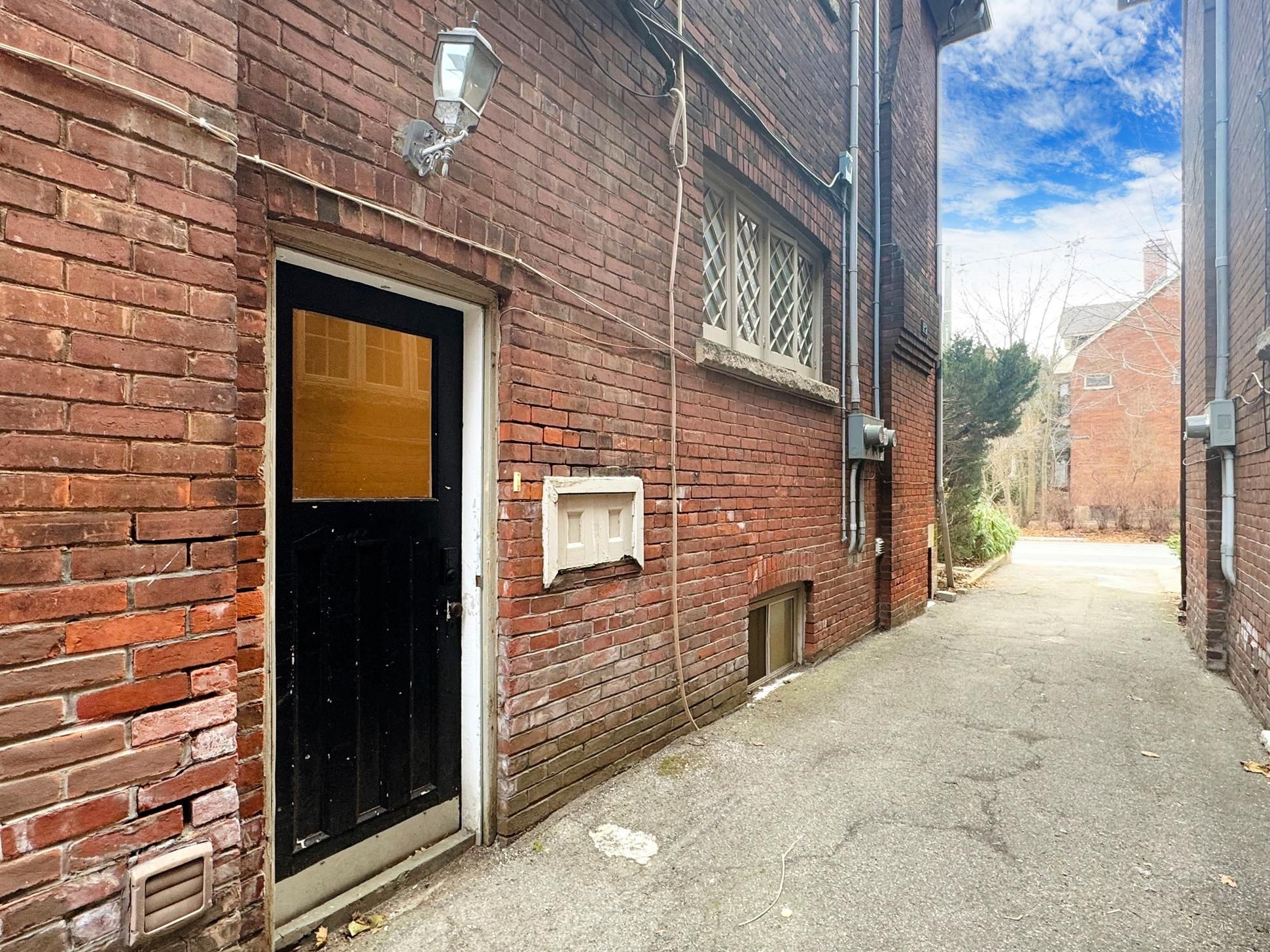 196 Glen Road S 1