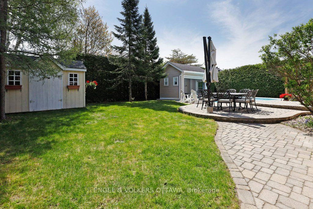 6 Belton Avenue