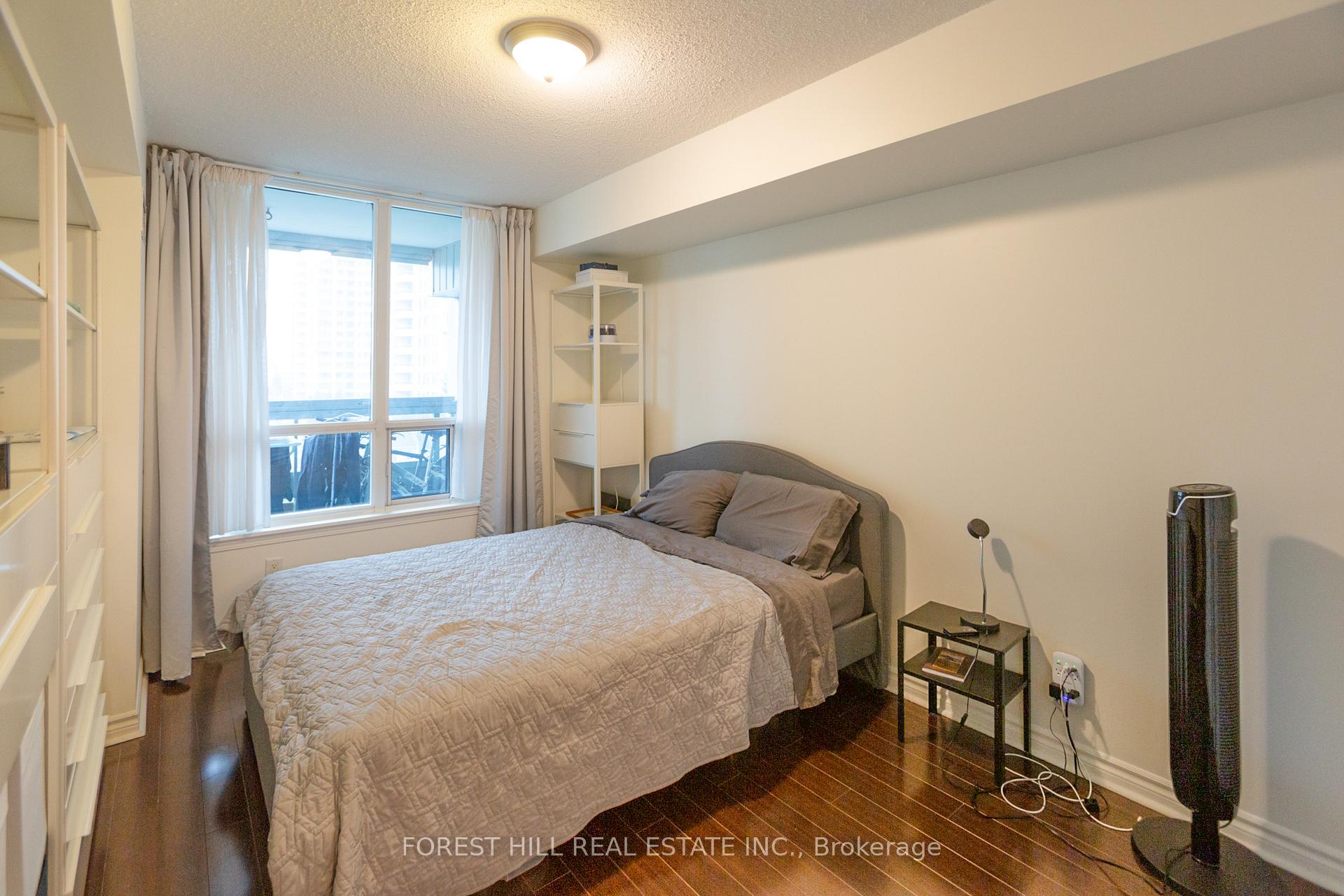 2 Bedrooms Condo at 17 Barberry, Toronto For sale