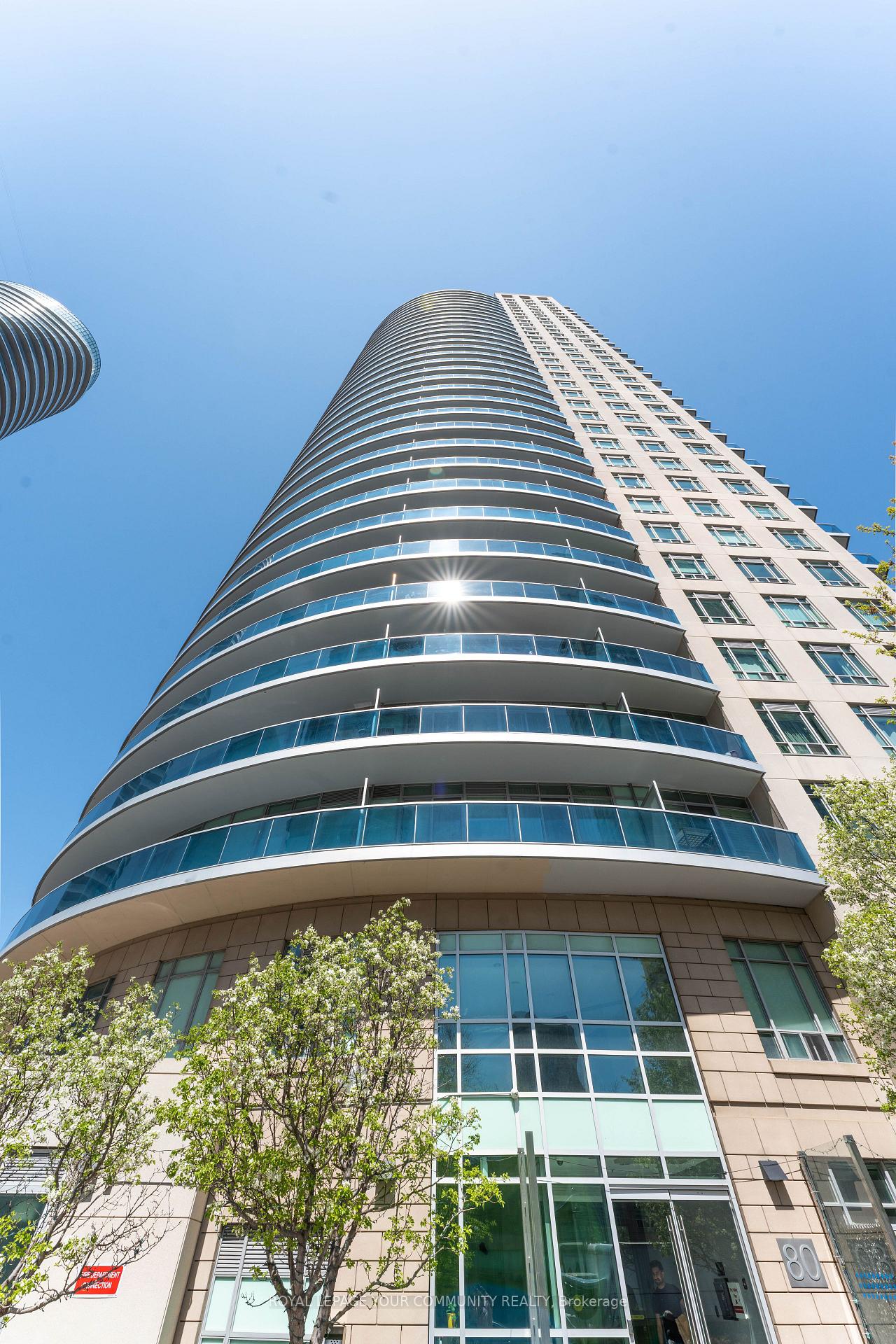 2 Bedrooms Condo at 80 Absolute, Mississauga For sale
