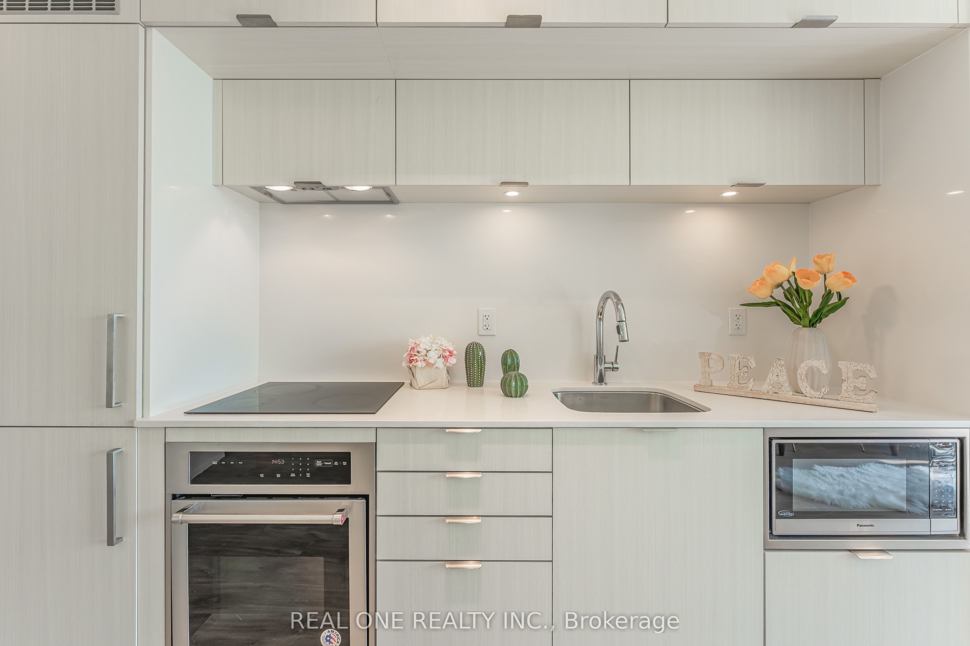 80 Vanauley Street, #303